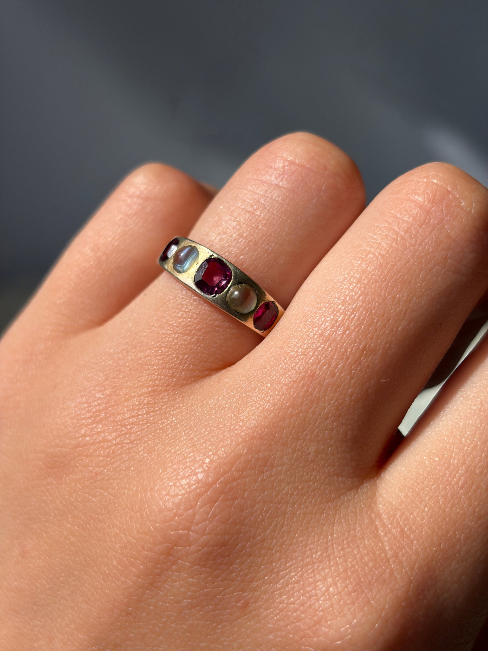 ANTIQUE RUBY AND CATSEYE CHRYSOBERYL 5 STONE RING IN GOLD - 5