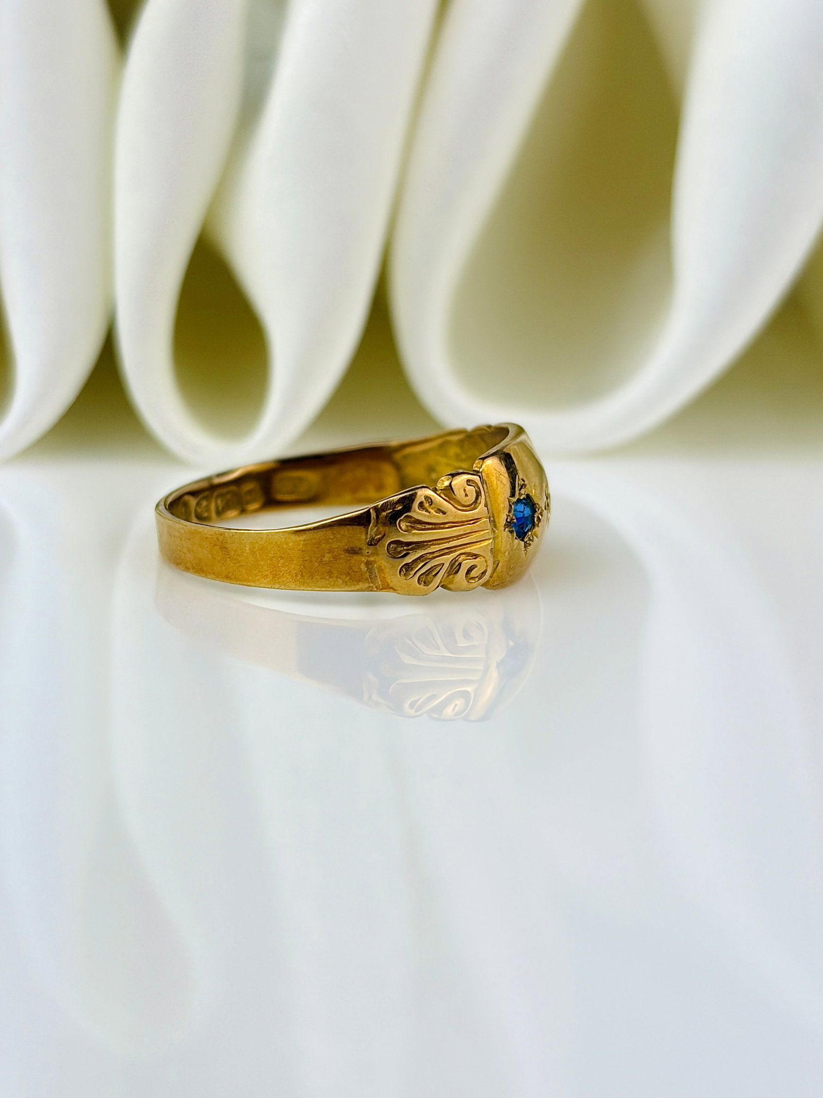 antique 18ct yellow gold blue and white paste 3 stone ring - 2