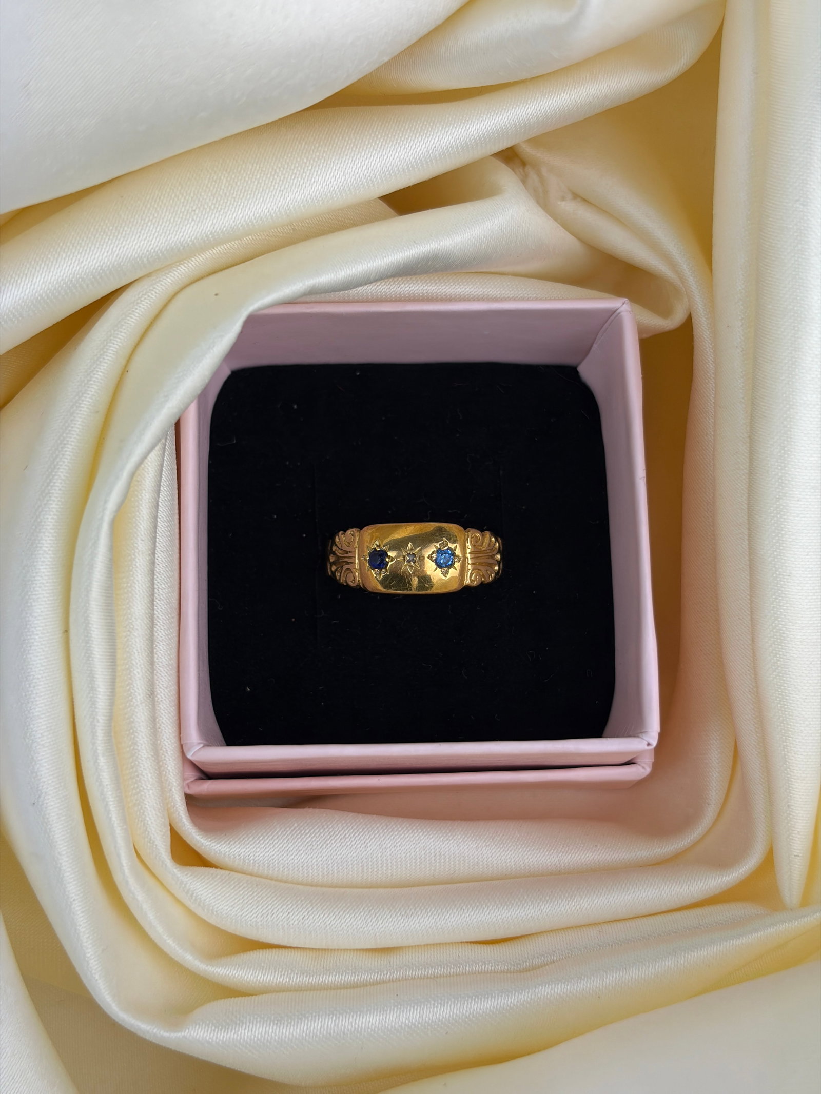 antique 18ct yellow gold blue and white paste 3 stone ring - 7