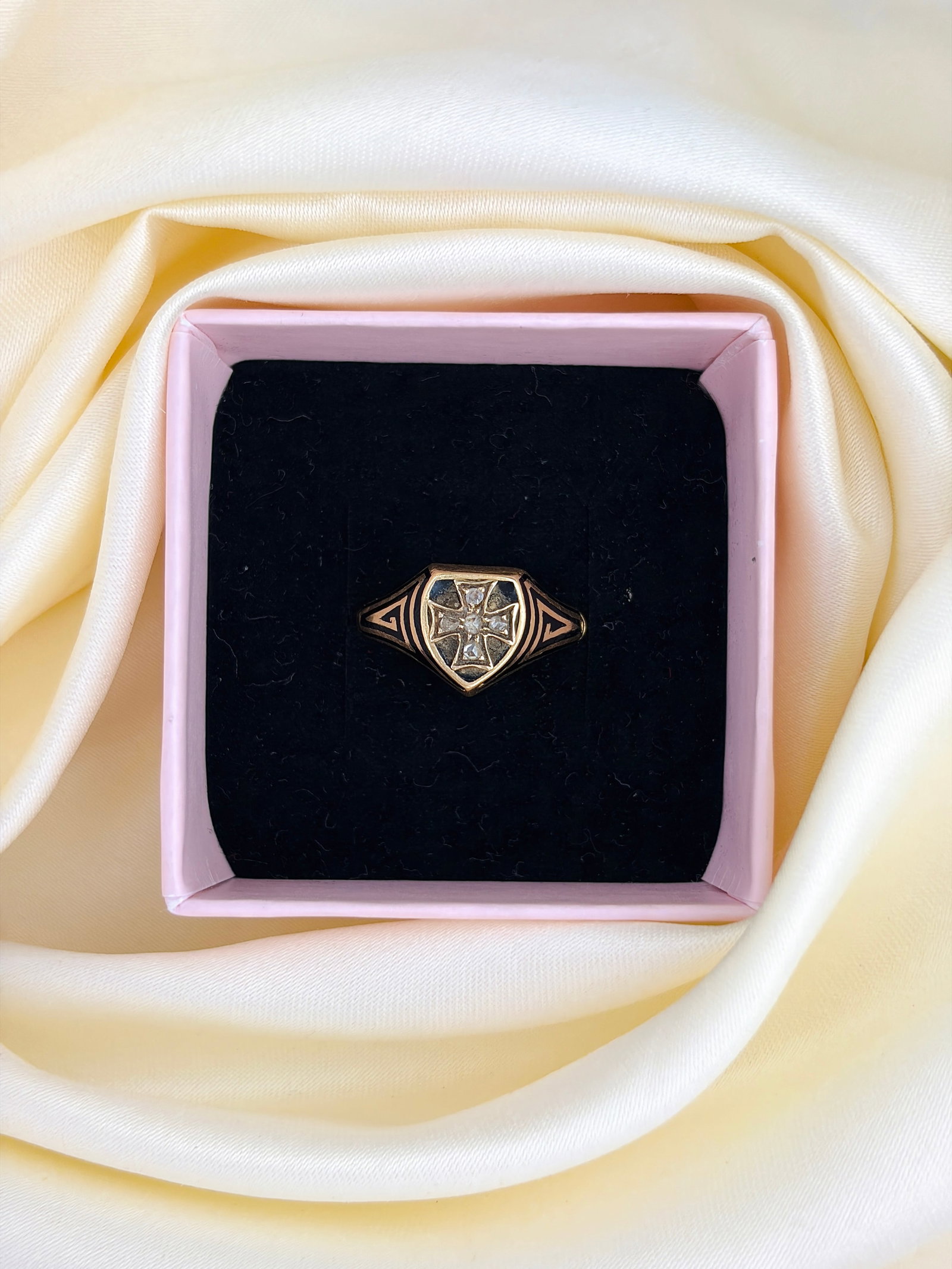 ANTIQUE VICTORIAN ROSE CUT DIAMOND CROSS AND BLACK ENAMEL MOURNING RING IN 18CT YELLOW GOLD - 11