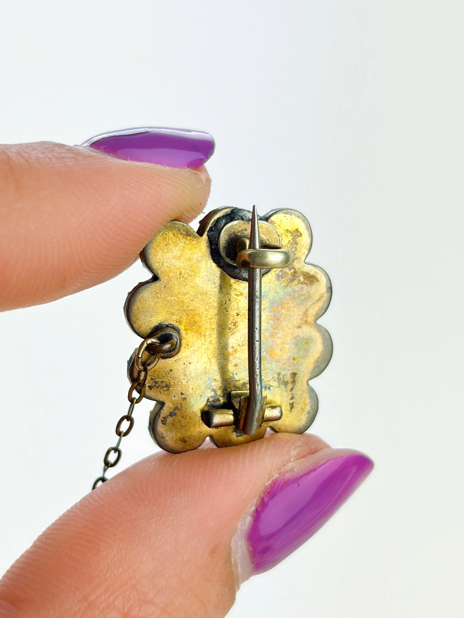 ANTIQUE FLAT CUT GARNET LOCKET FRONT BROOCH IN GOLD - 3