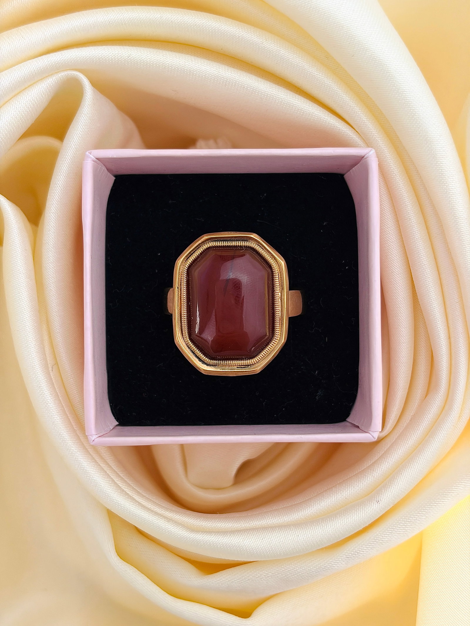 HEAVY CHUNKY 9CT YELLOW GOLD CARNELIAN SIGNET RING - 7