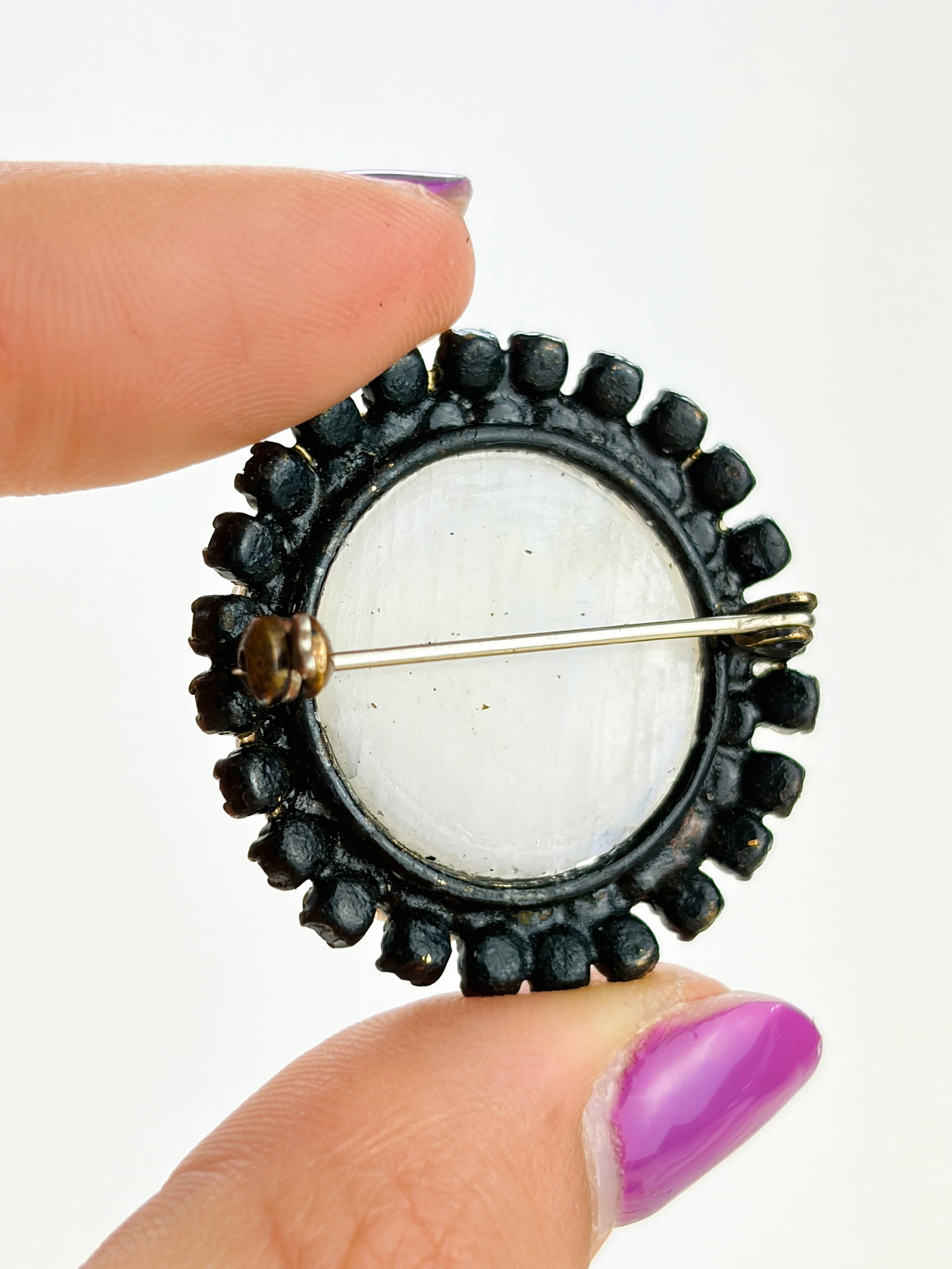LARGE CARVED MAN IN THE MOON BROOCH WITH PEARL AND PASTE SURROUND - 3