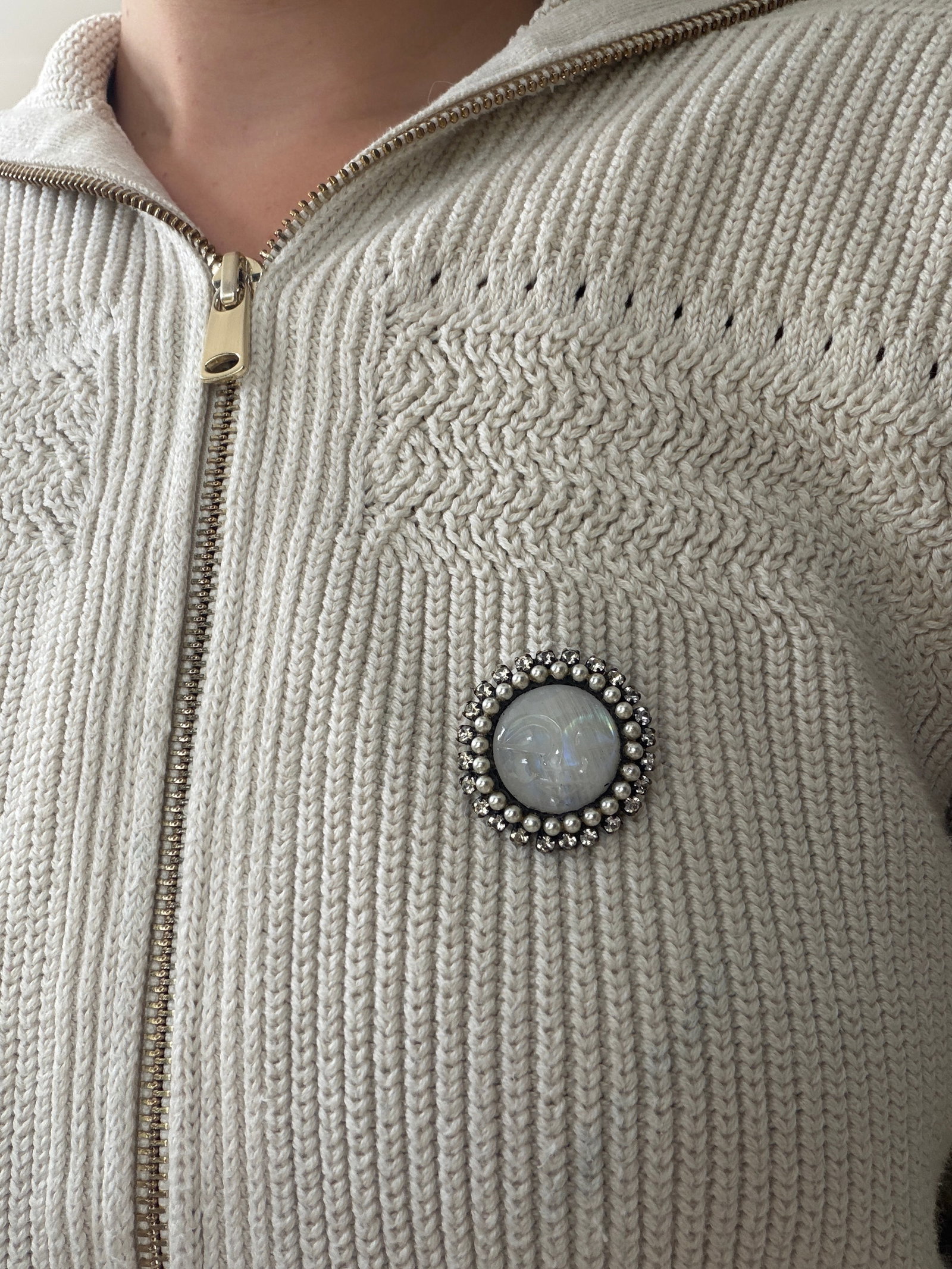 LARGE CARVED MAN IN THE MOON BROOCH WITH PEARL AND PASTE SURROUND - 4