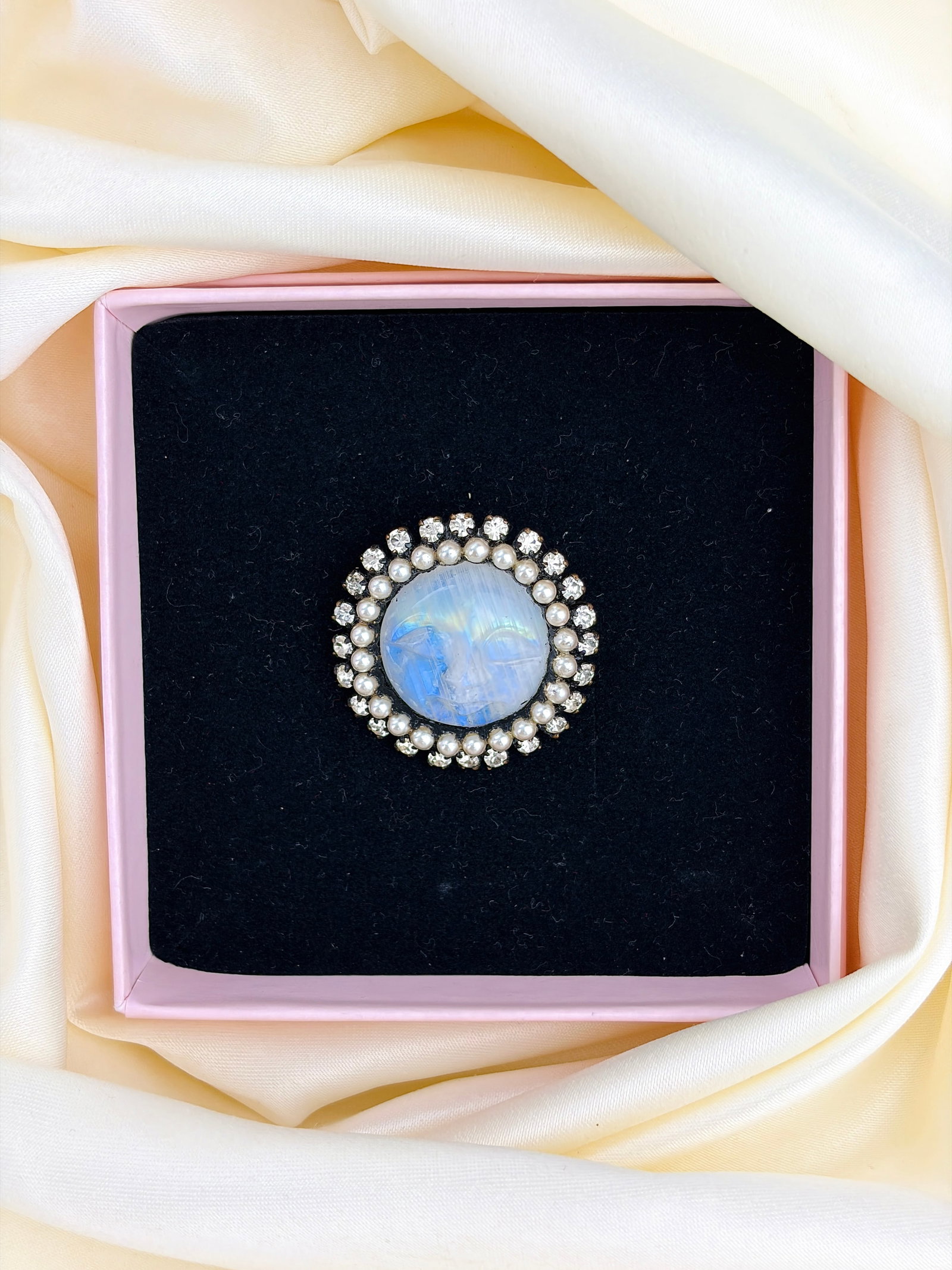 LARGE CARVED MAN IN THE MOON BROOCH WITH PEARL AND PASTE SURROUND - 6