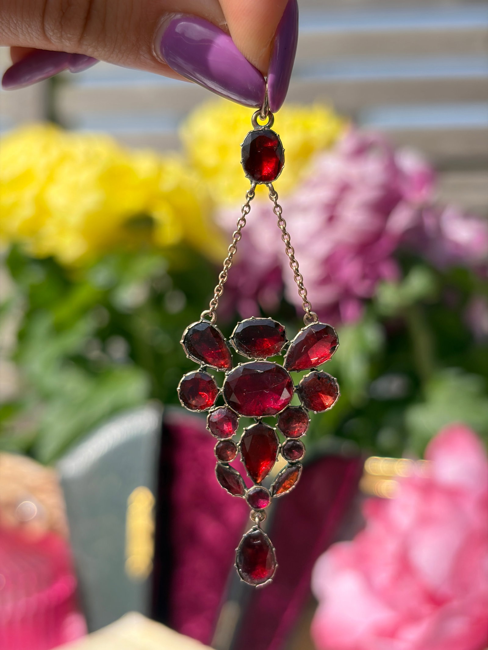 ANTIQUE 15CT GOLD FLAT CUT GARNET PRETTY PENDANT - 2