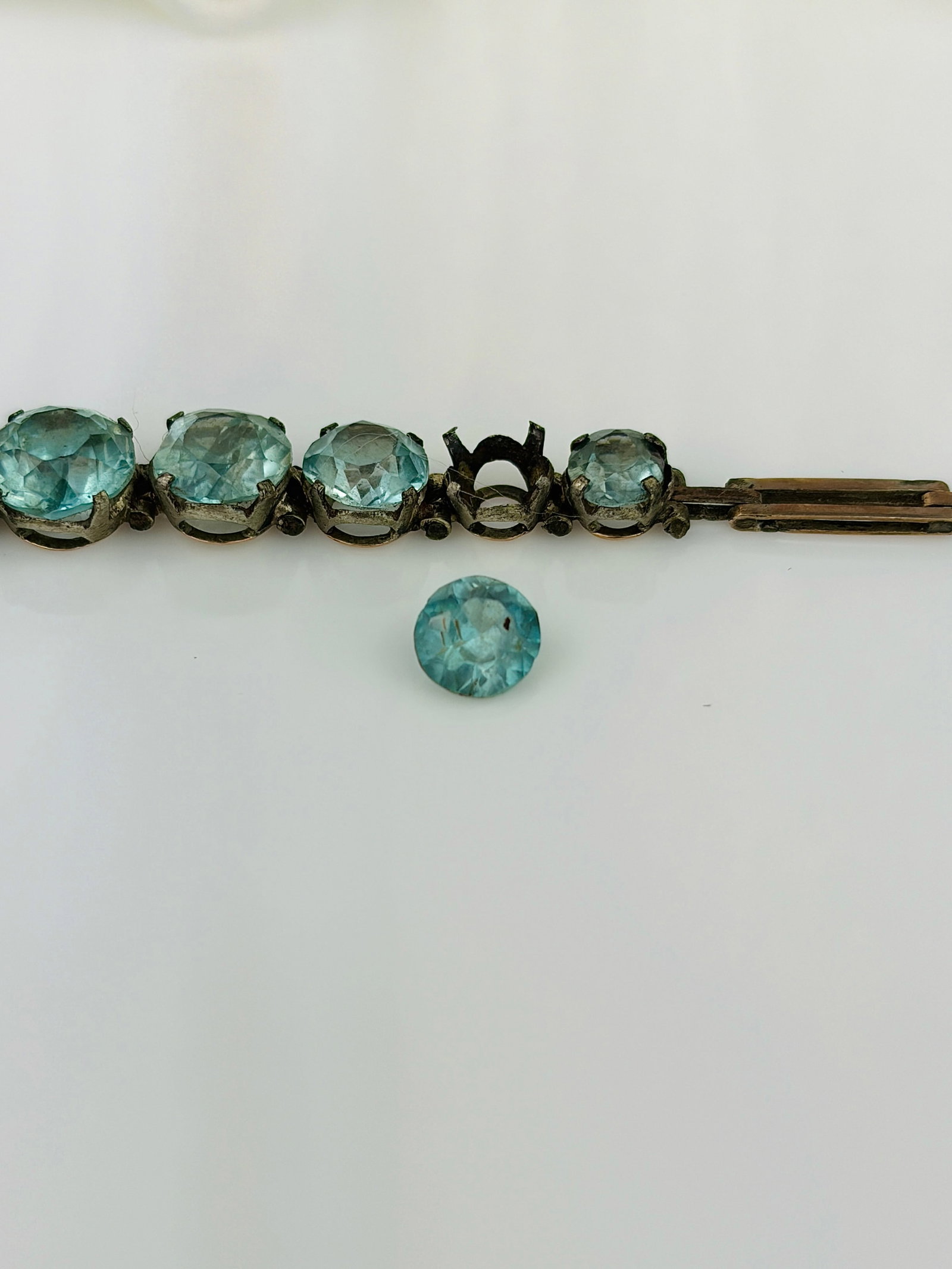 ANTIQUE BLUE ZIRCON AND GOLD LINE BRACELET - 3