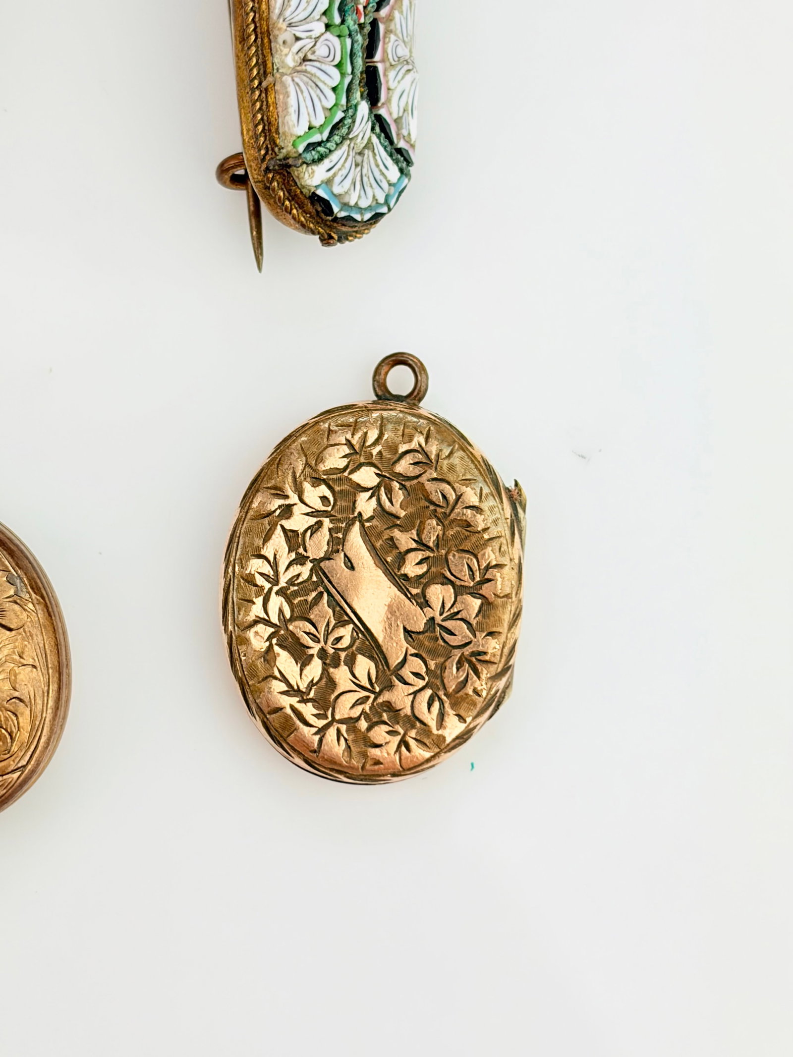 ANTIQUE & VINTAGE MIXED LOT OF JEWELLERY INC LOCKETS & BANDED AGATES & MICRO MOSIAC - 2