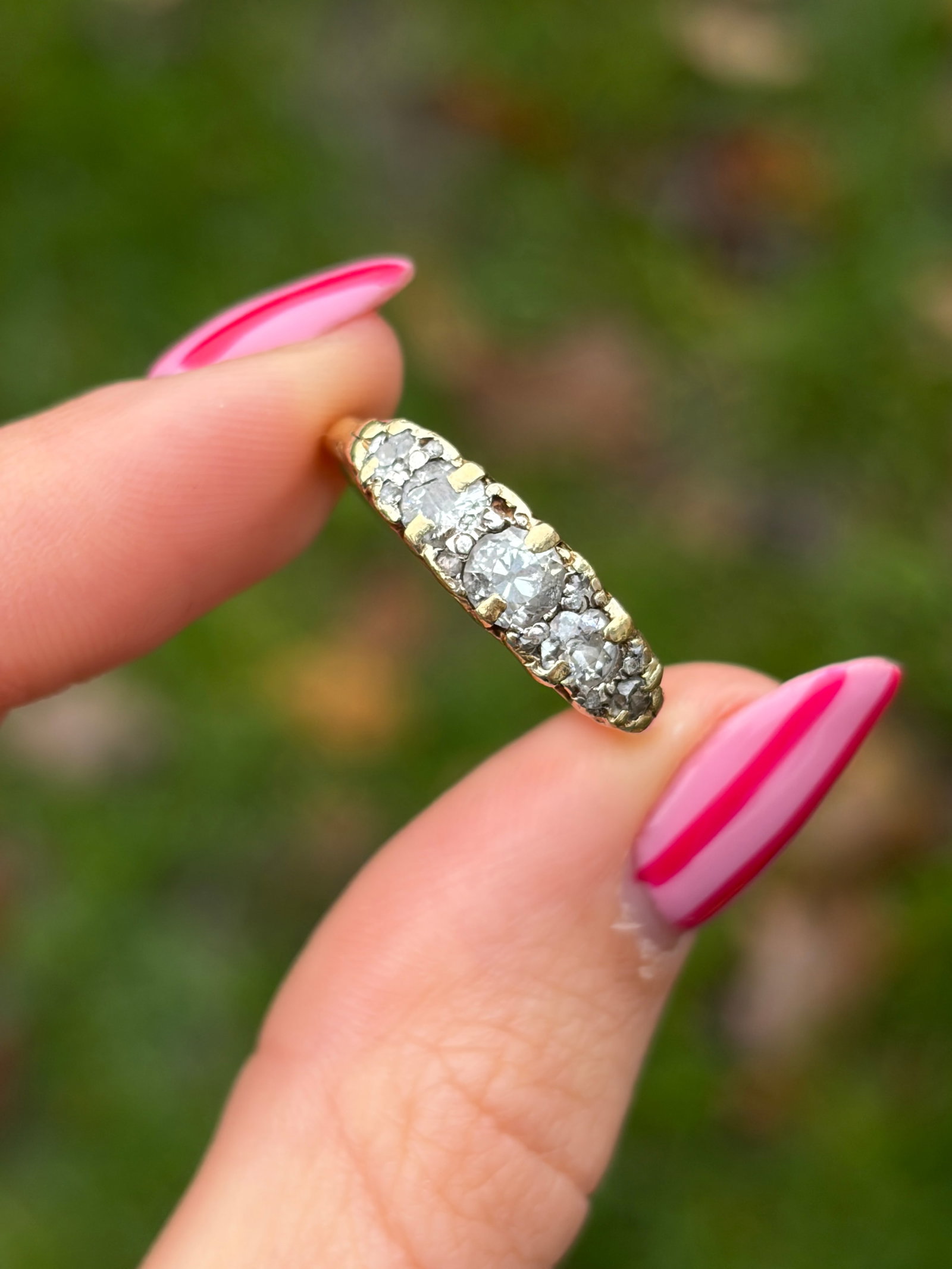 ANTIQUE 18CT YELLOW GOLD DIAMOND 5 STONE RING - 10