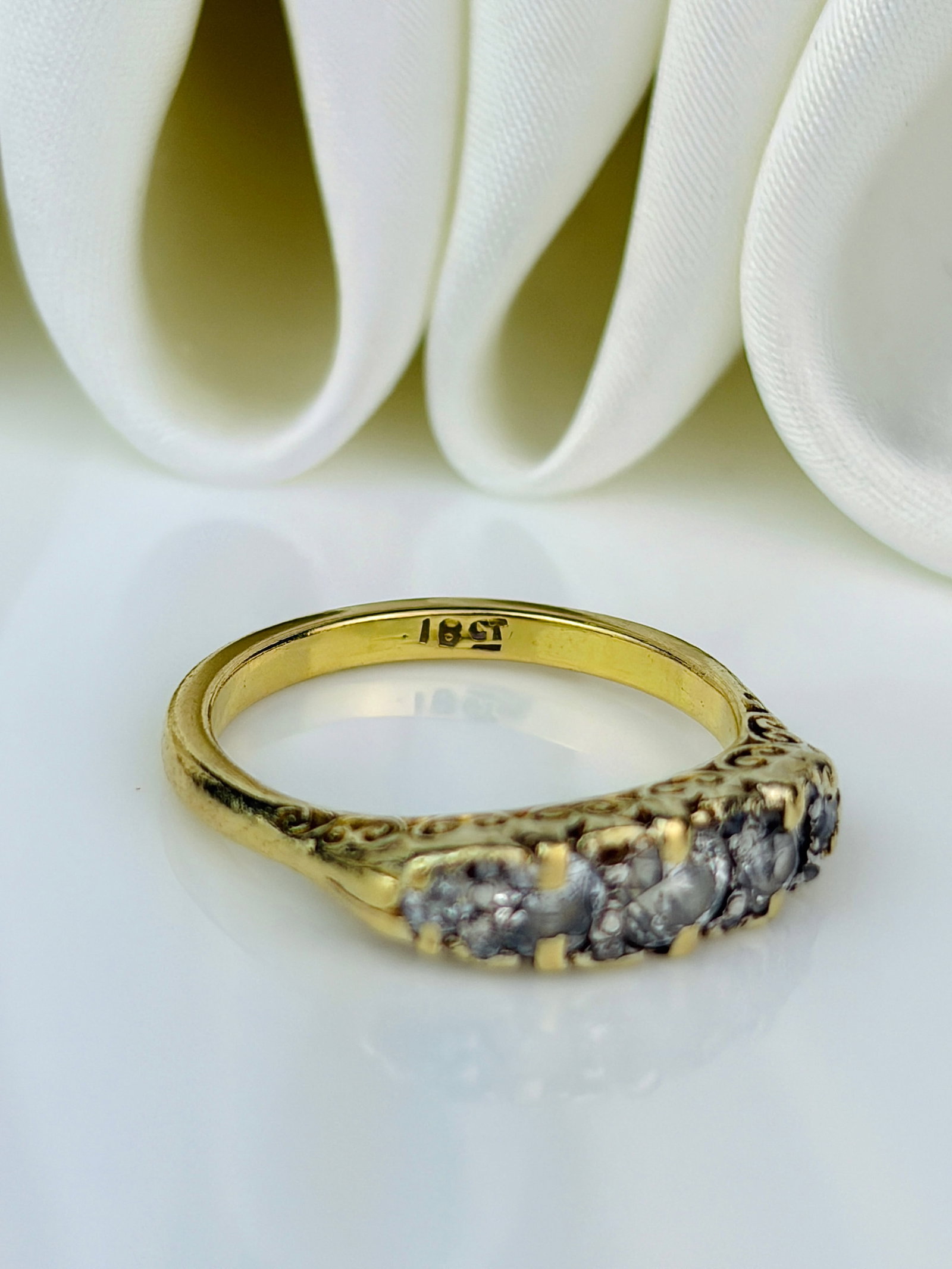 ANTIQUE 18CT YELLOW GOLD DIAMOND 5 STONE RING - 3