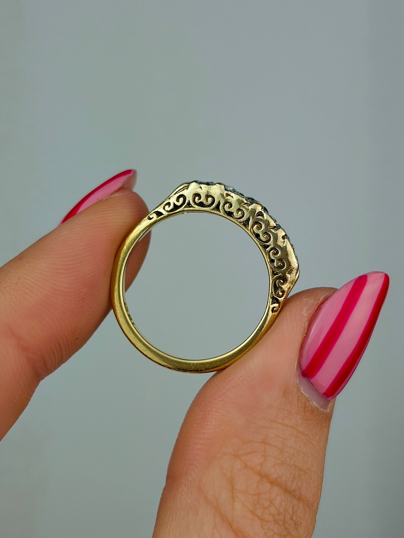 ANTIQUE 18CT YELLOW GOLD DIAMOND 5 STONE RING - 6