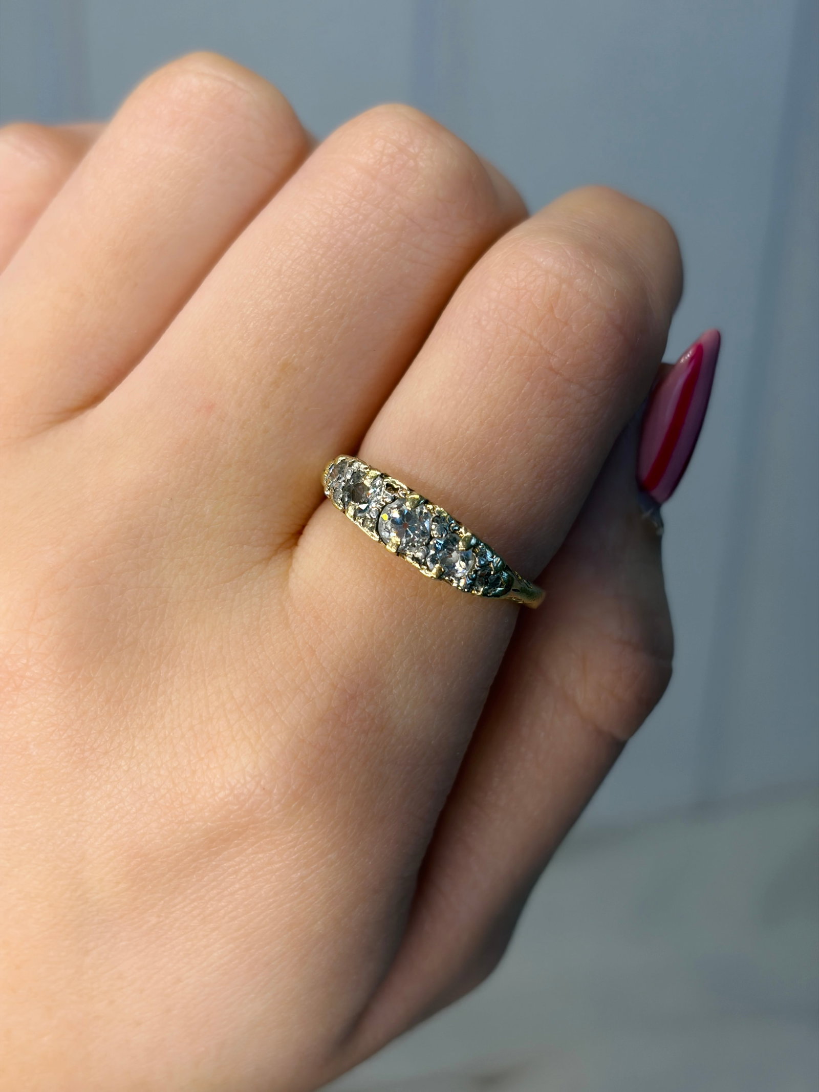 ANTIQUE 18CT YELLOW GOLD DIAMOND 5 STONE RING - 9