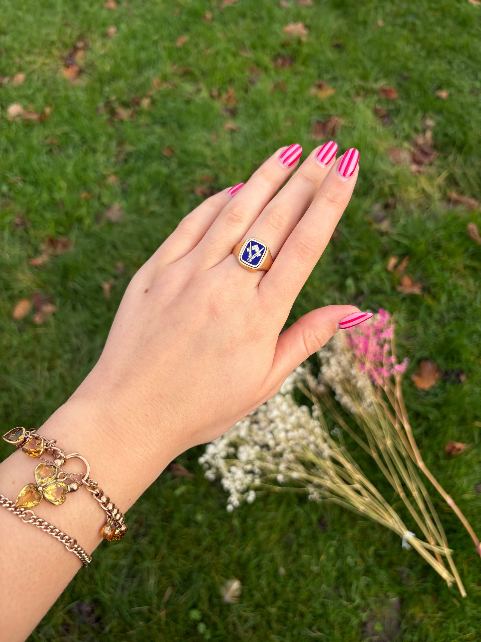 chunky 9ct yellow gold masonic signet ring - 10