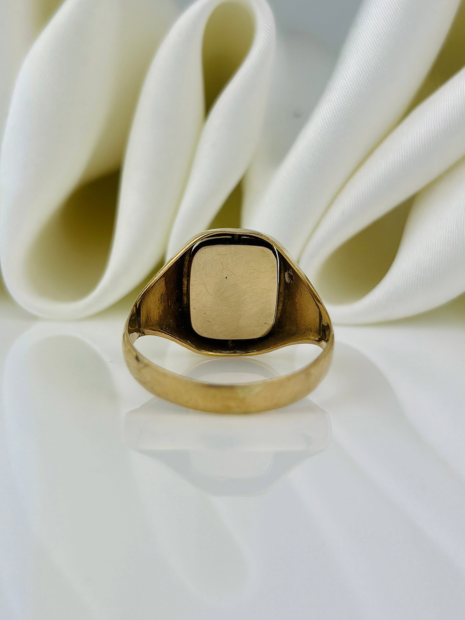 chunky 9ct yellow gold masonic signet ring - 3