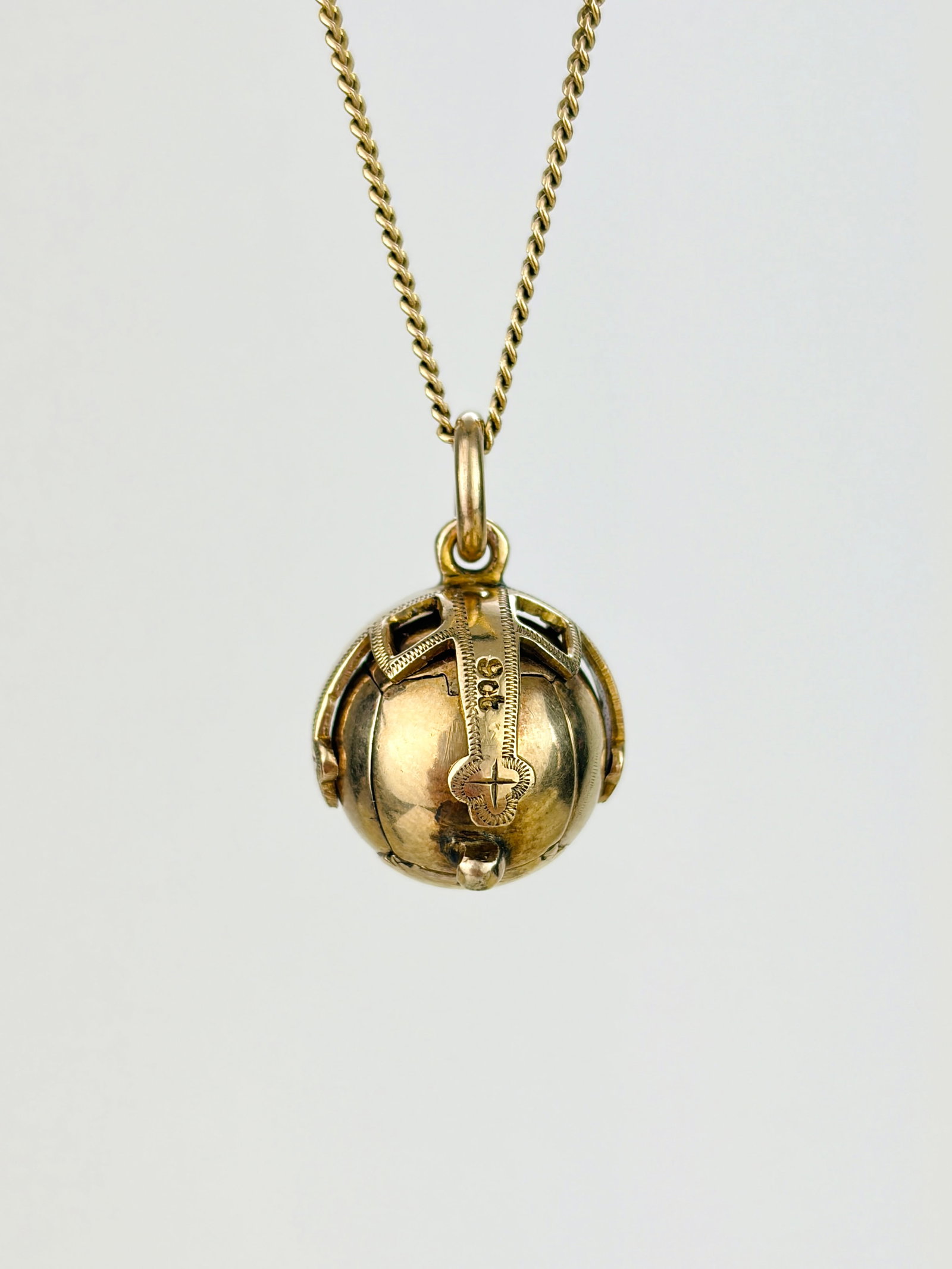 RARE 9CT YELLOW GOLD OPENING MASONIC ORB BALL/CROSS PENDANT - 2