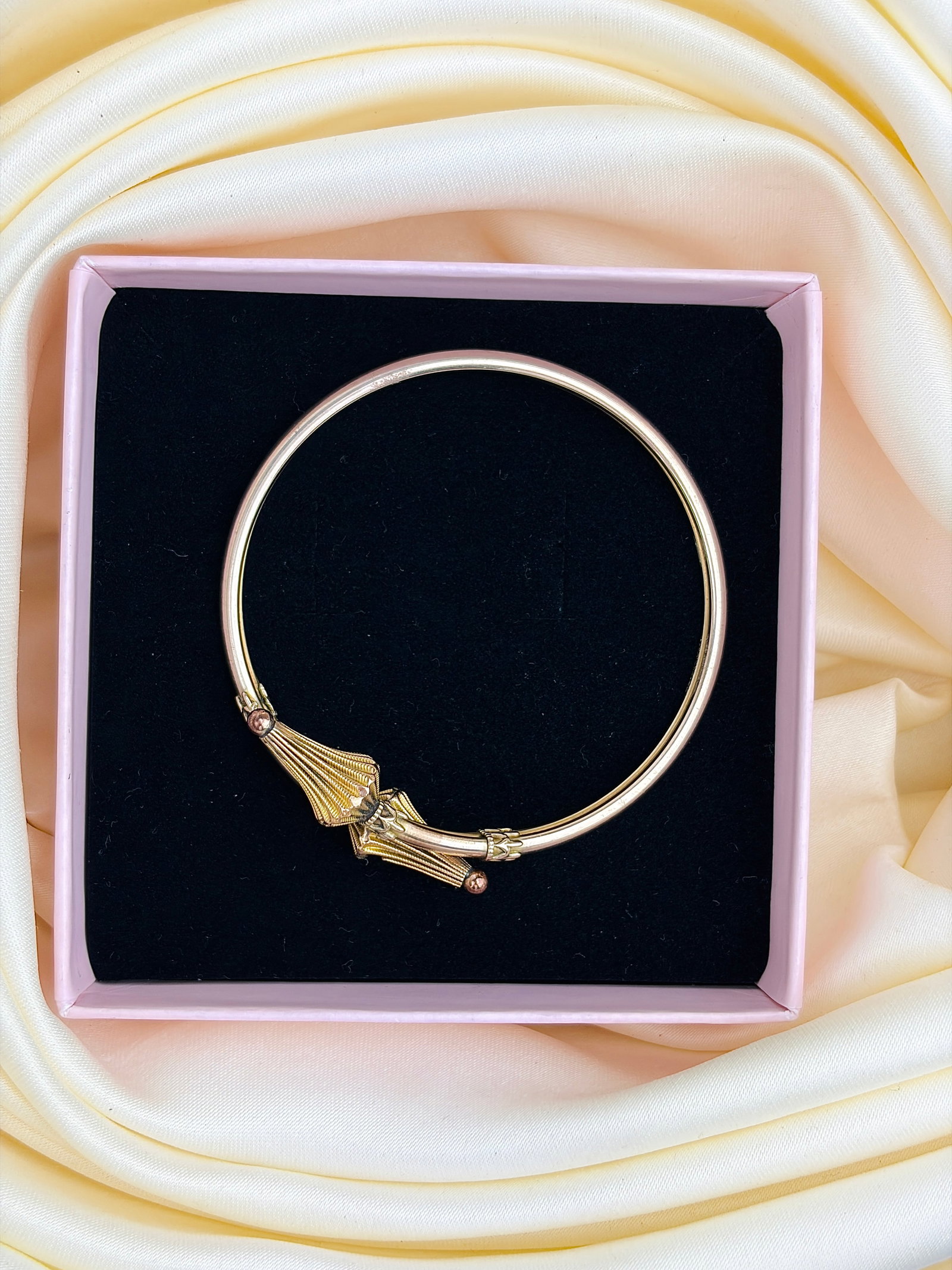 UNUSUAL DESIGN 9CT GOLD BANGLE / BRACELET - 6