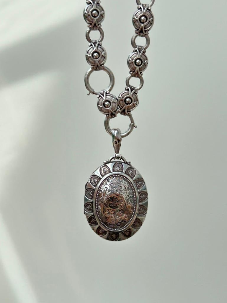 Chunky Antique Silver Collar Necklace with Locket Pendant - 3