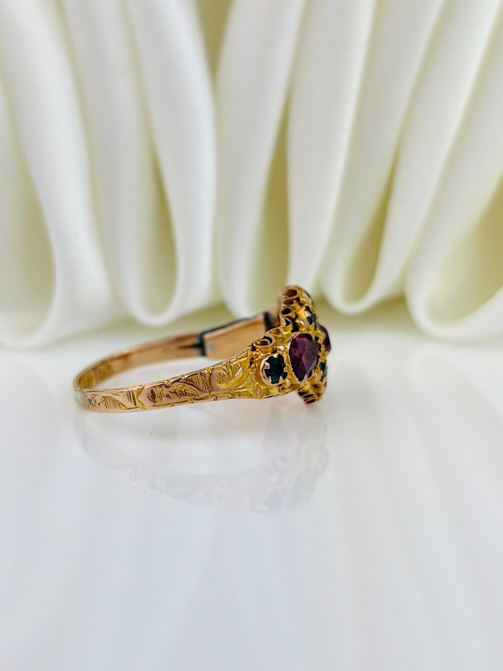 ANTIQUE 15ct YELLOW GOLD MULTIGEM RING - 3
