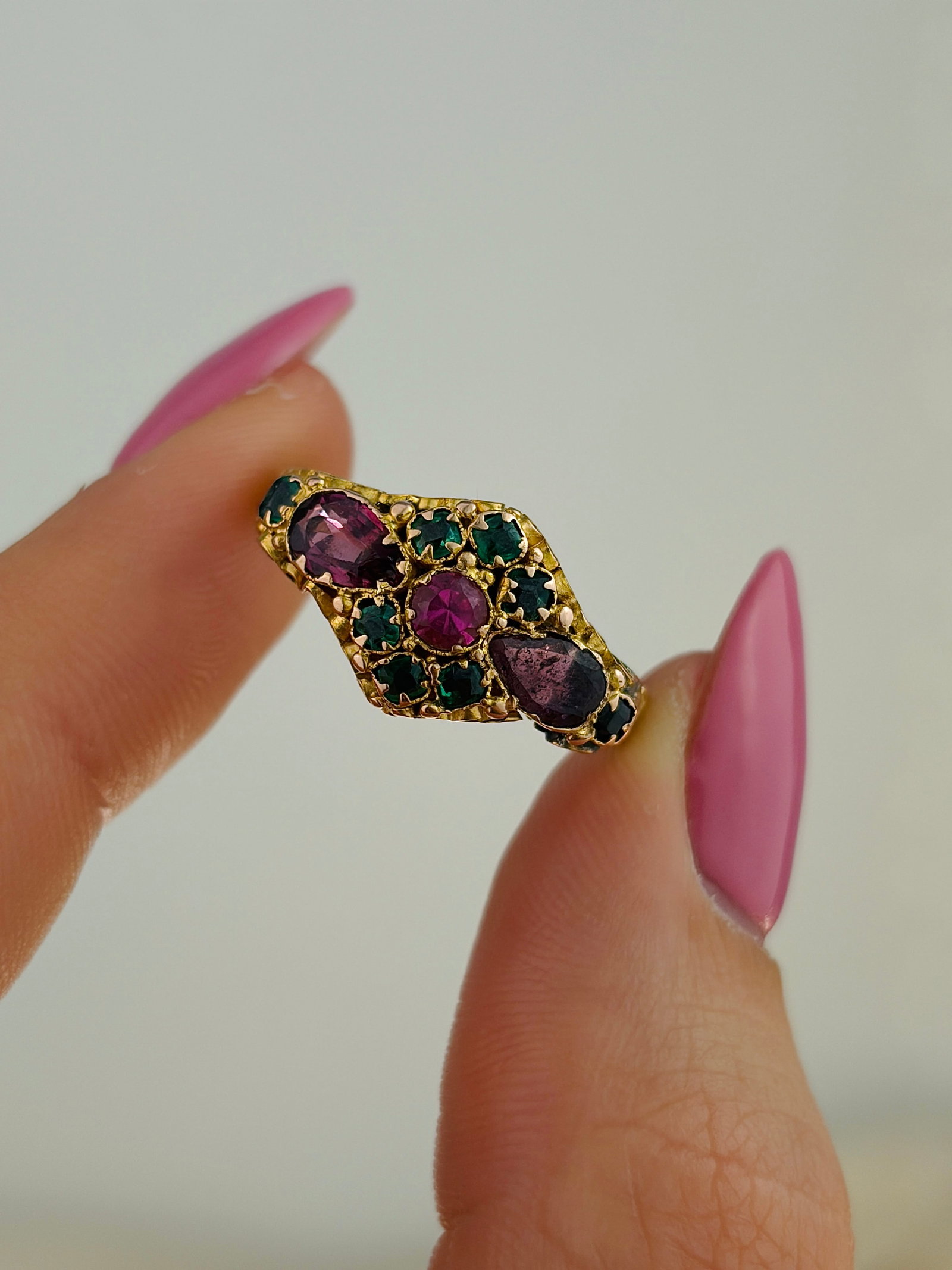 ANTIQUE 15ct YELLOW GOLD MULTIGEM RING - 6