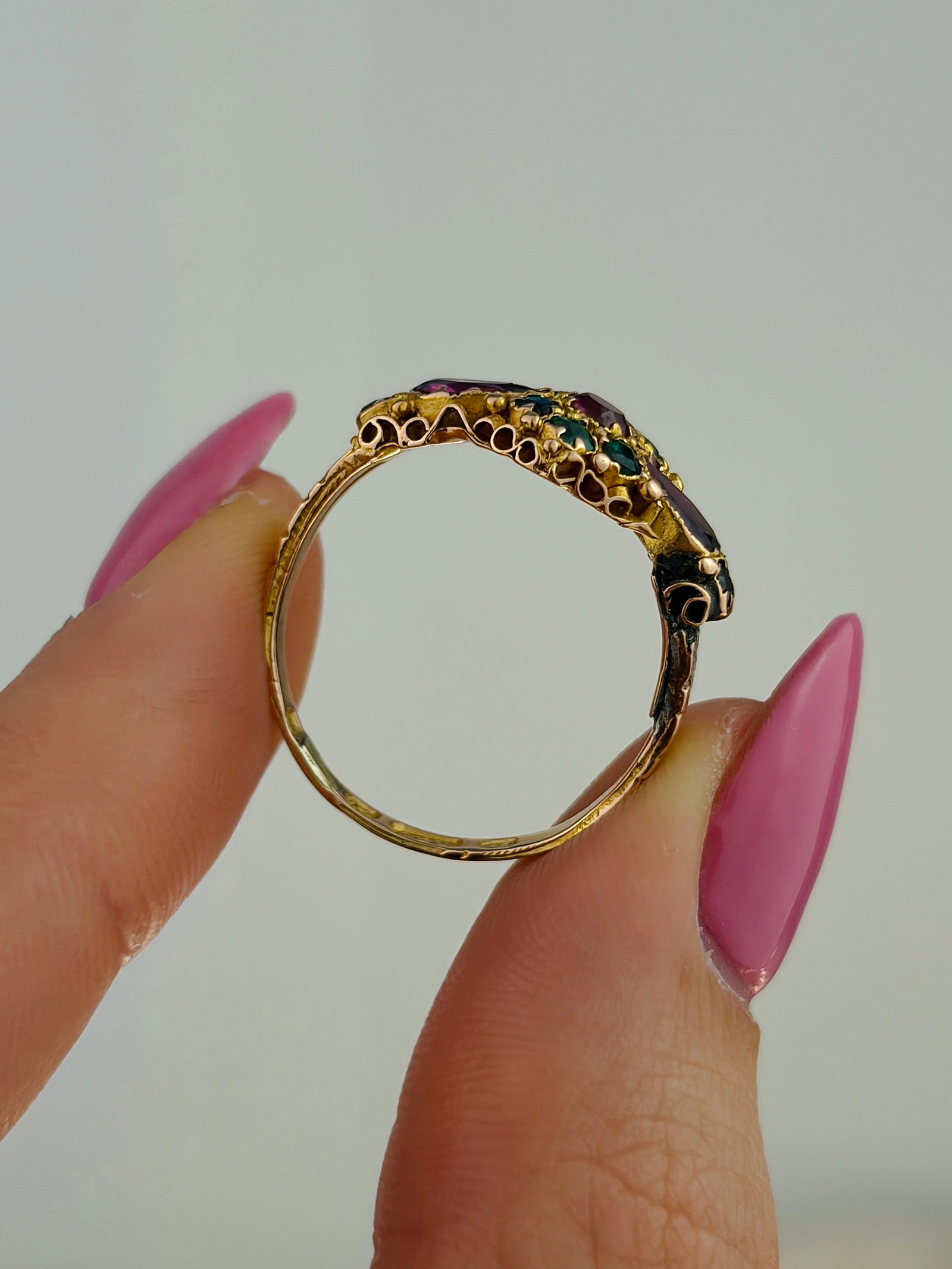ANTIQUE 15ct YELLOW GOLD MULTIGEM RING - 7