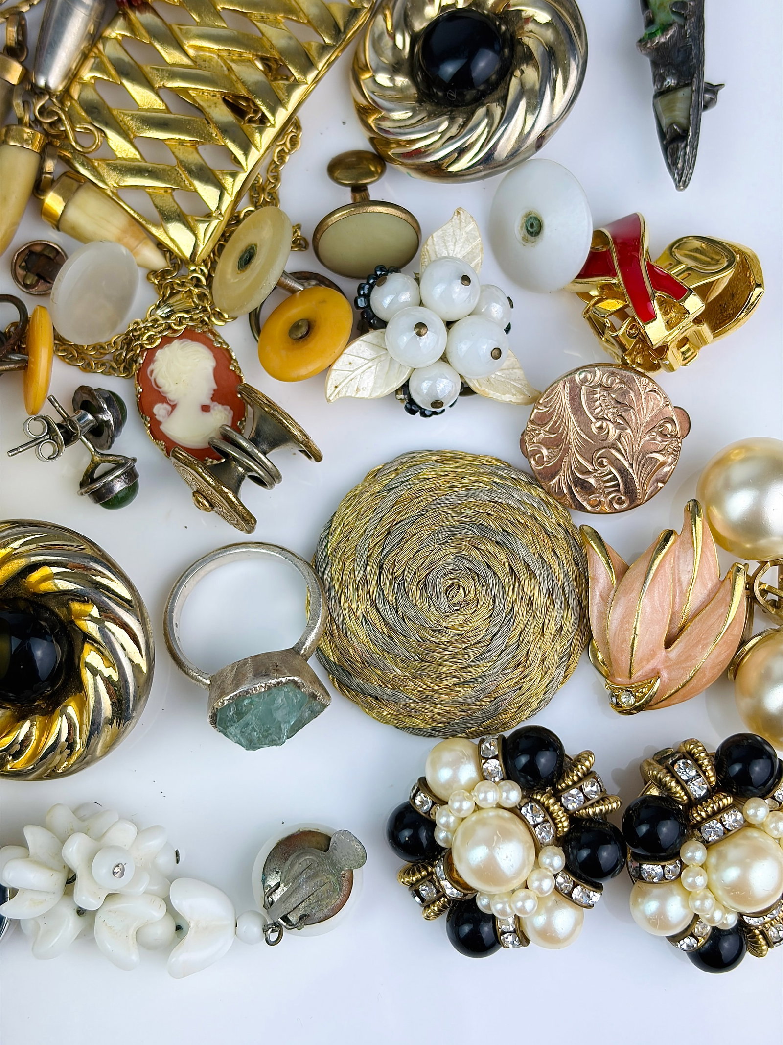 MIXED LOT BROOCHES, EARRINGS, BEADS ETC - 3