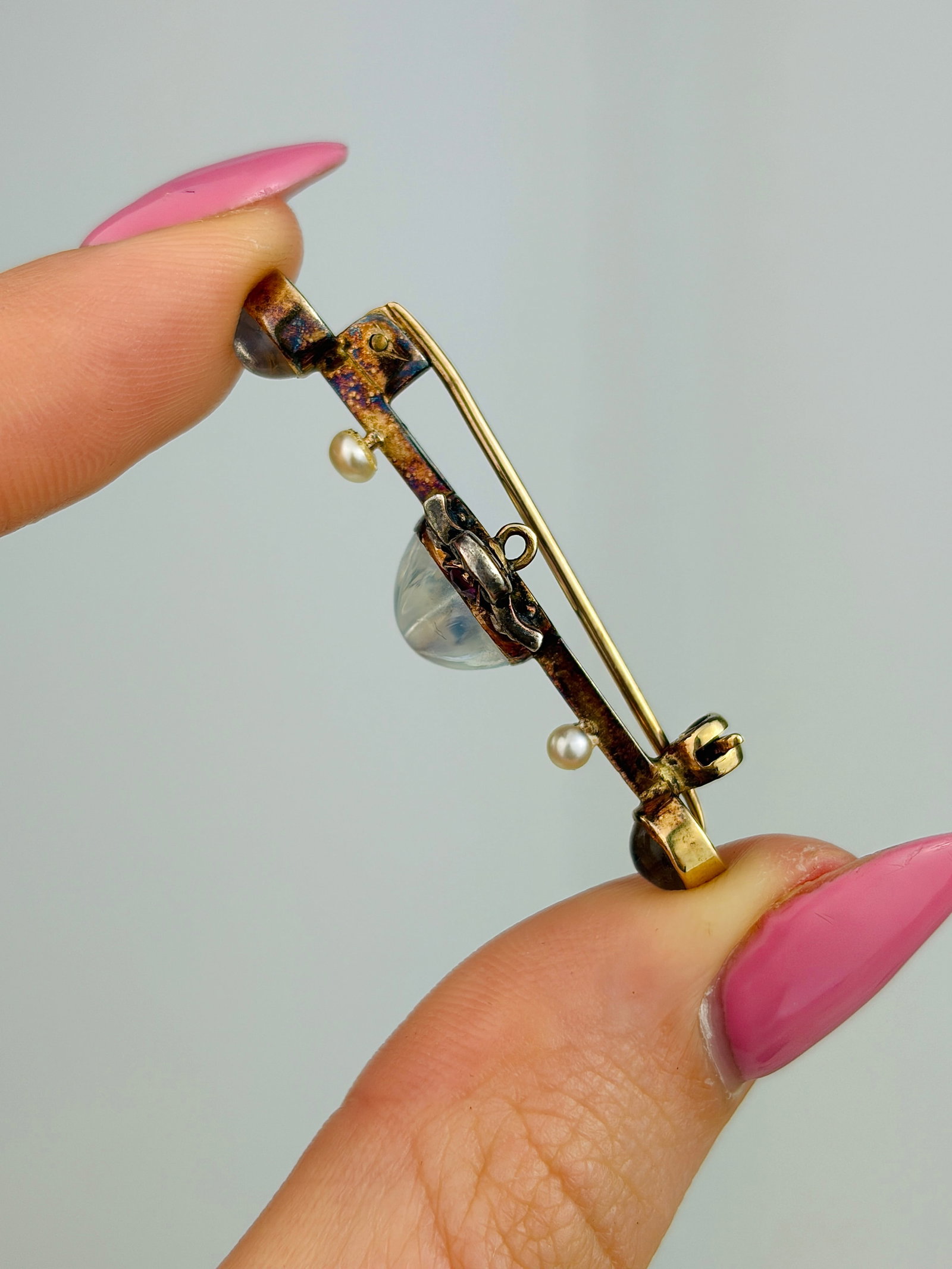 WONDERFUL ANTIQUE CARVED MOONSTONE CROWNED HEART WITH RUBY , DIAMOND AND PEARL BROOCH IN GOLD - 5