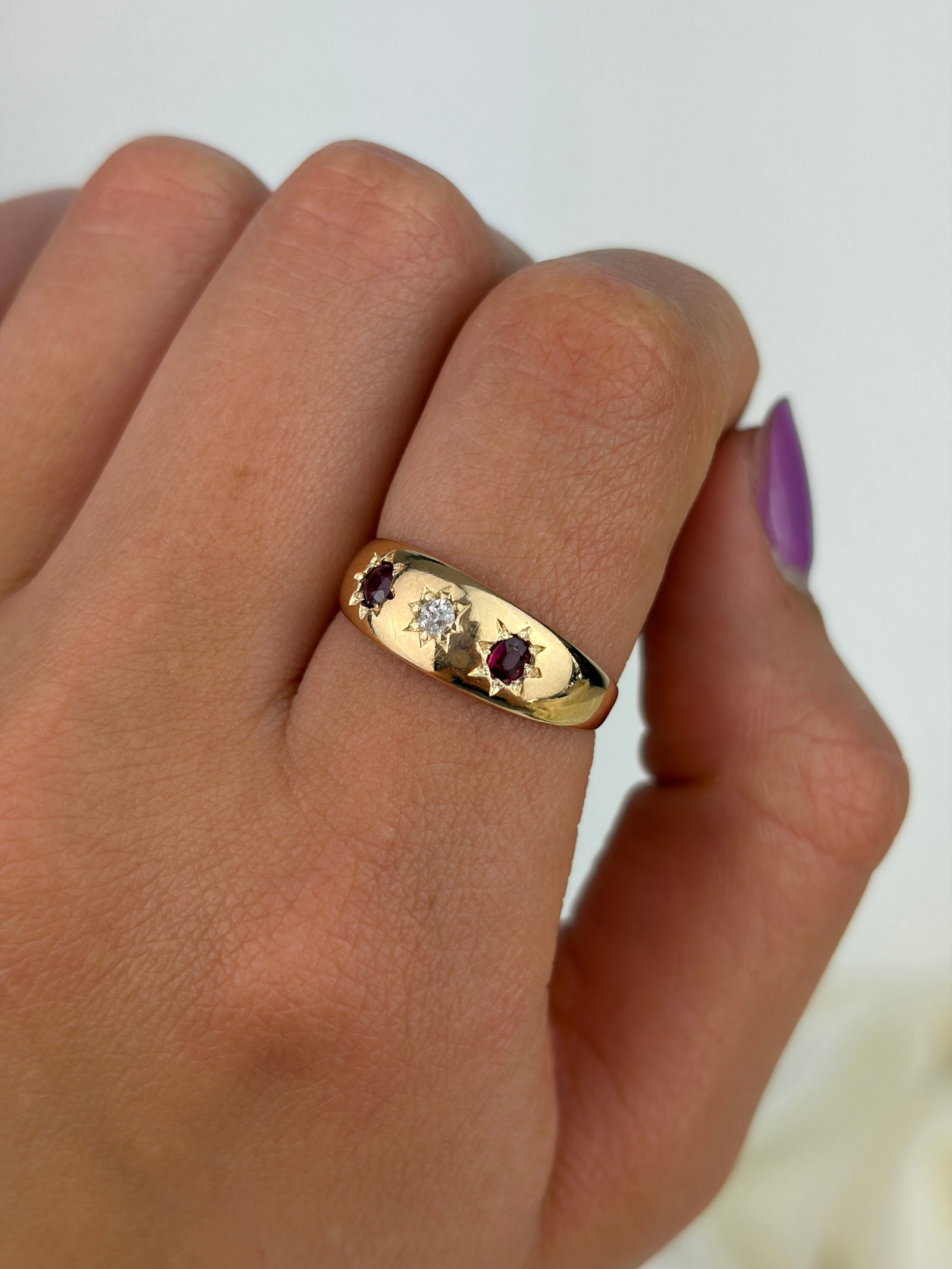 ANTIQUE 18CT YELLOW GOLD RUBY AND DIAMOND 3 STONE STAR RING - 9