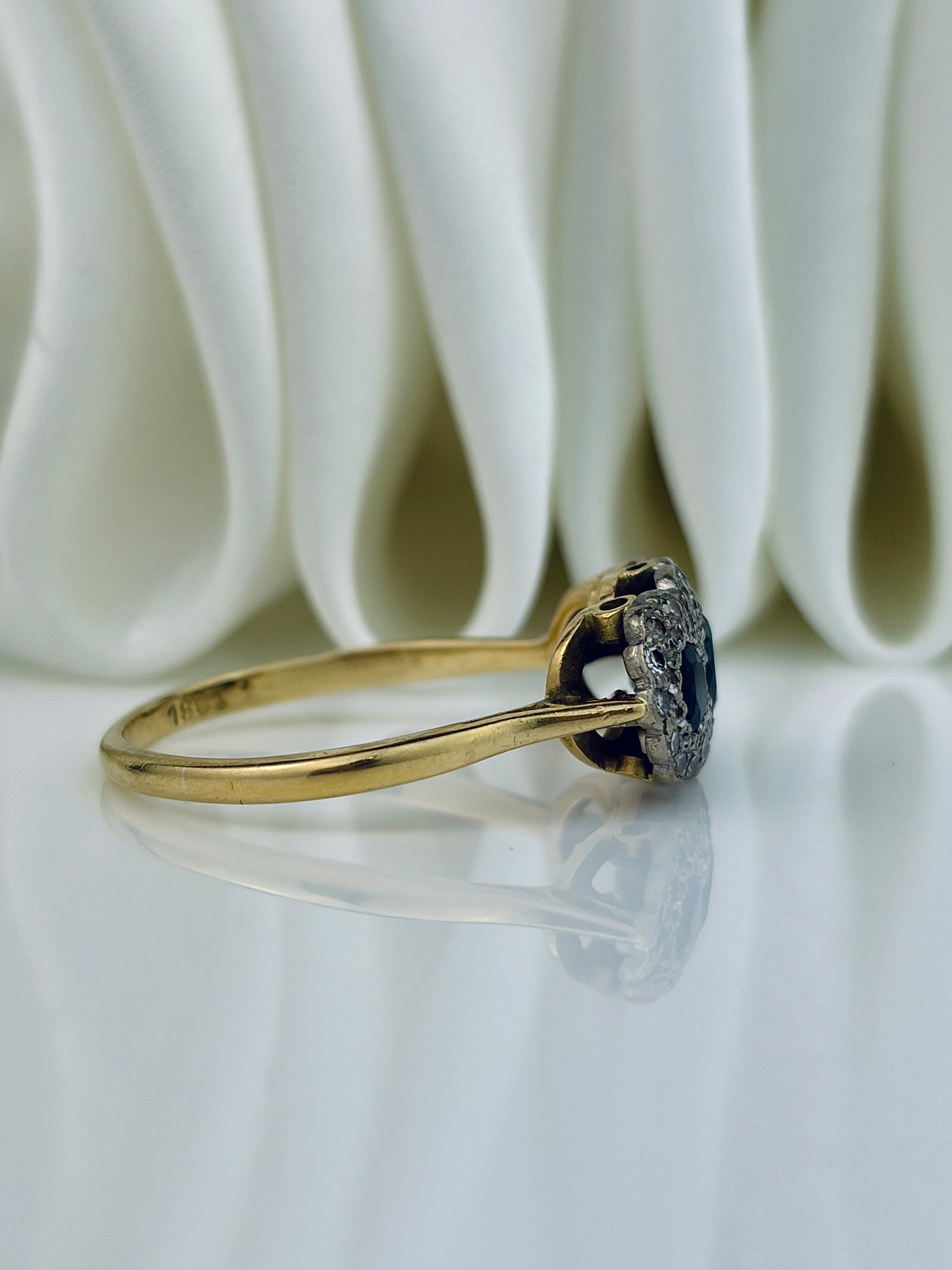CHUNKY 18ct GOLD SAPPHIRE AND DIAMOND TRIPLE CLUSTER RING - 2
