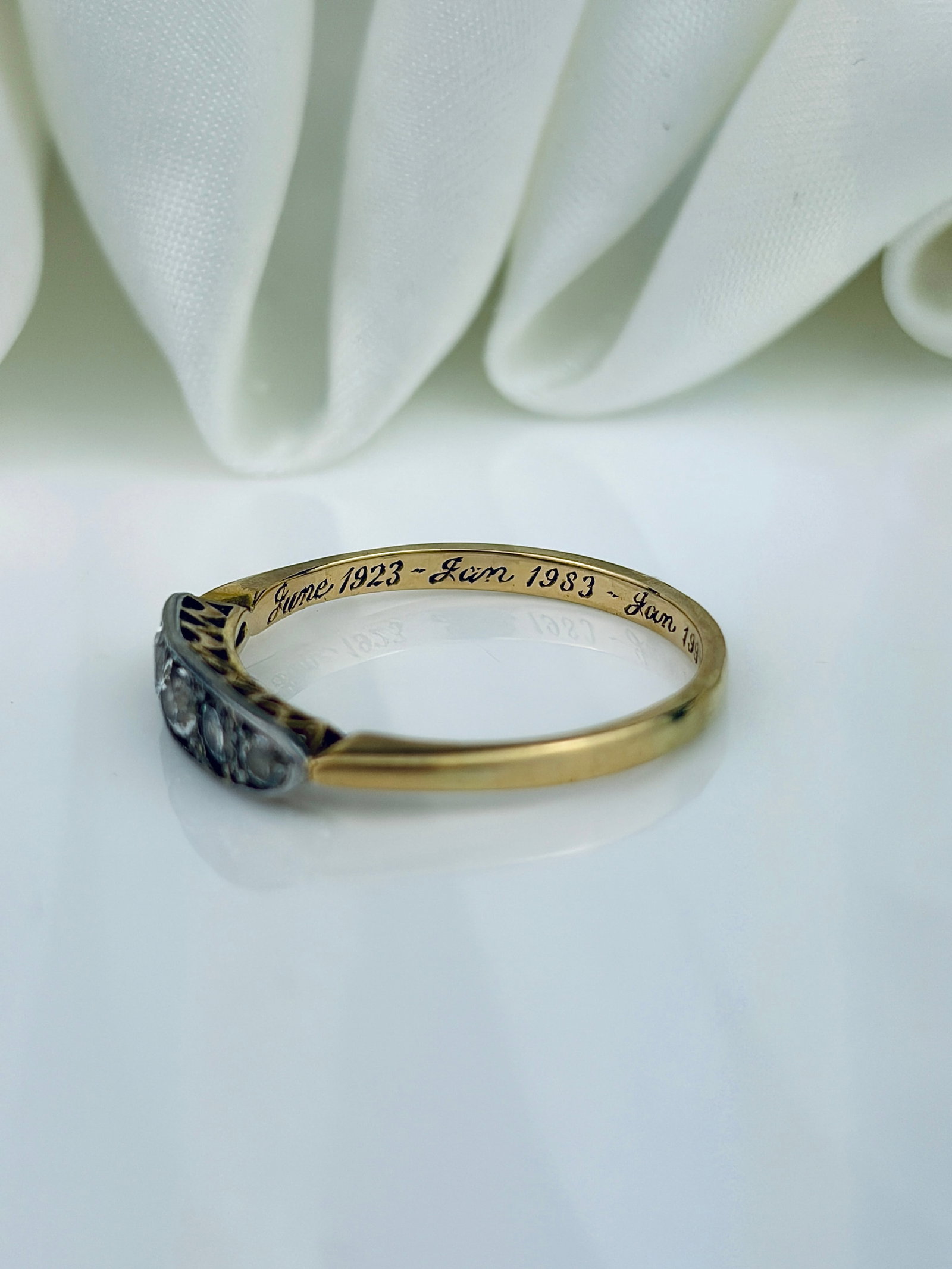 VINTAGE 18CT GOLD DIAMOND 5 STONE BOAT RING - 4