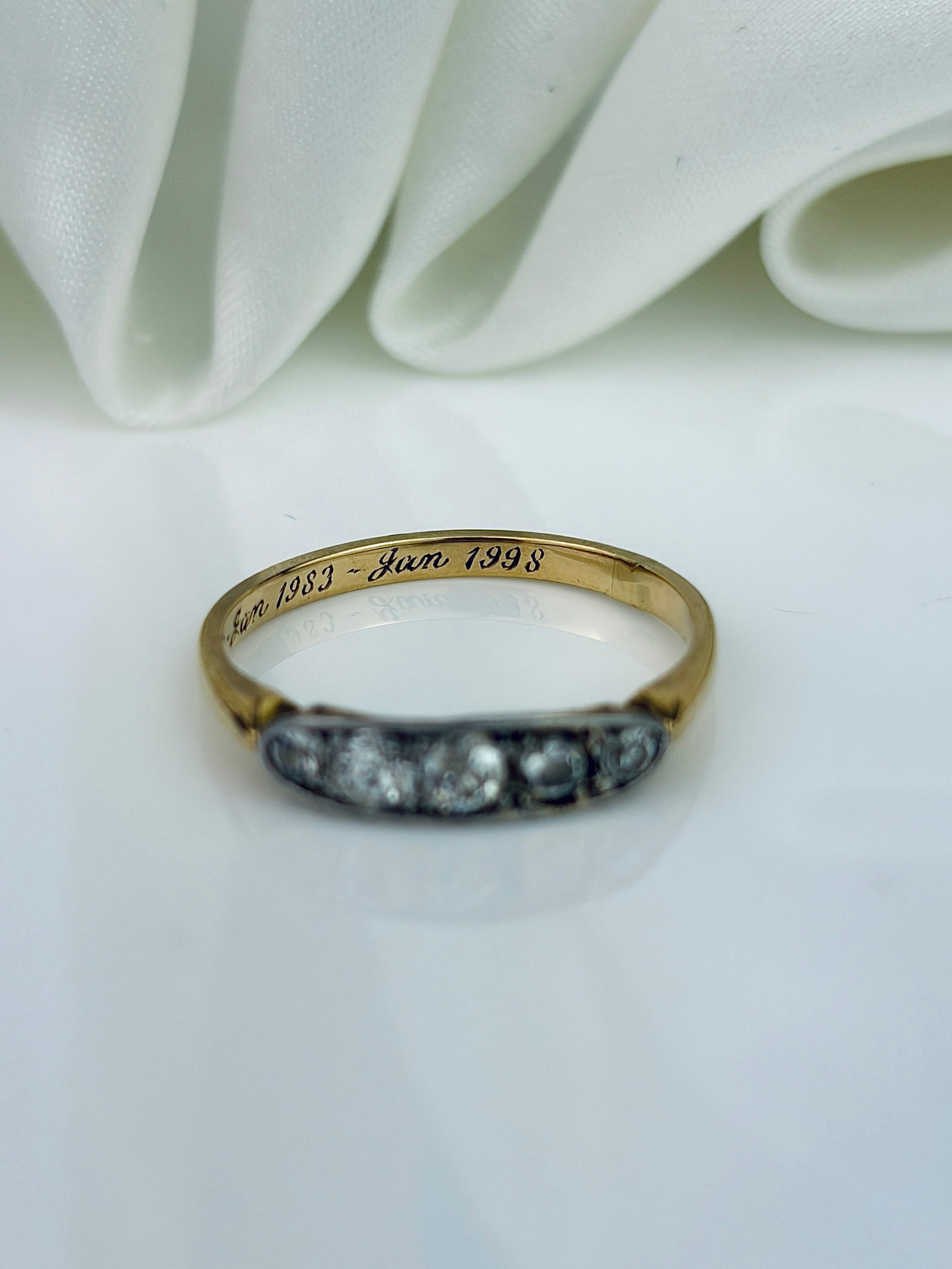 VINTAGE 18CT GOLD DIAMOND 5 STONE BOAT RING - 5