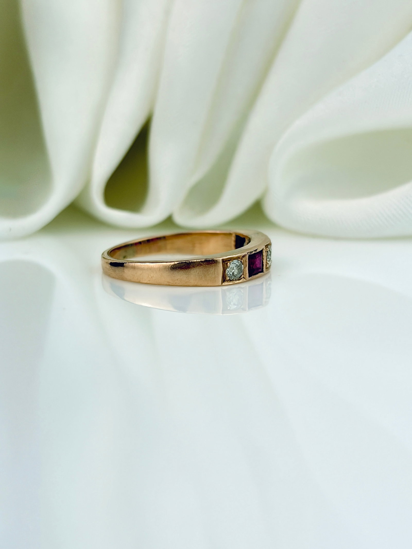 VINTAGE 14CT YELLOW GOLD RUBY AND DIAMOND HALF HOOP PINKY RING - 2