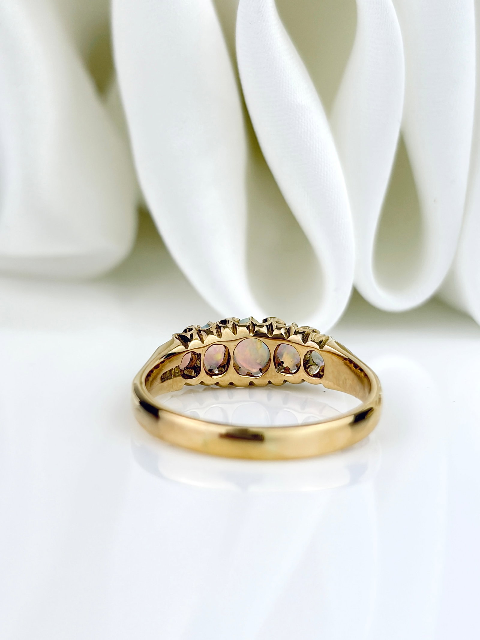 ANTIQUE EDWARDIAN OPAL 5 STONE RING IN 18CT YELLOW GOLD - 3