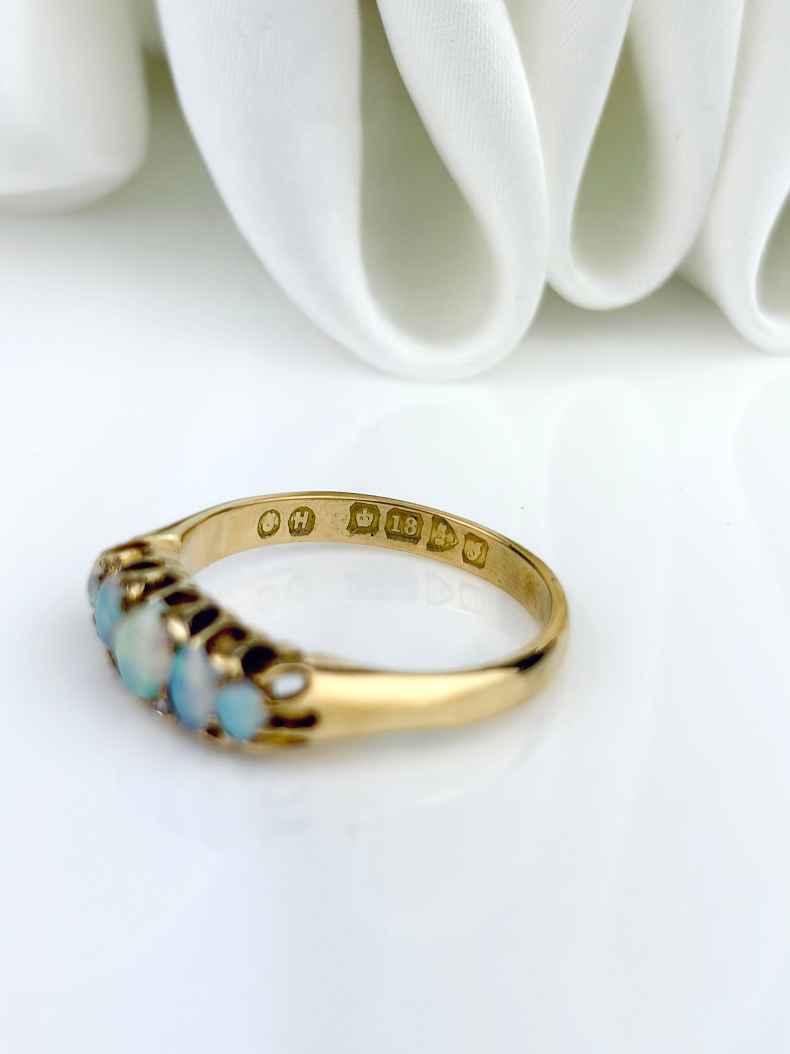 ANTIQUE EDWARDIAN OPAL 5 STONE RING IN 18CT YELLOW GOLD - 4