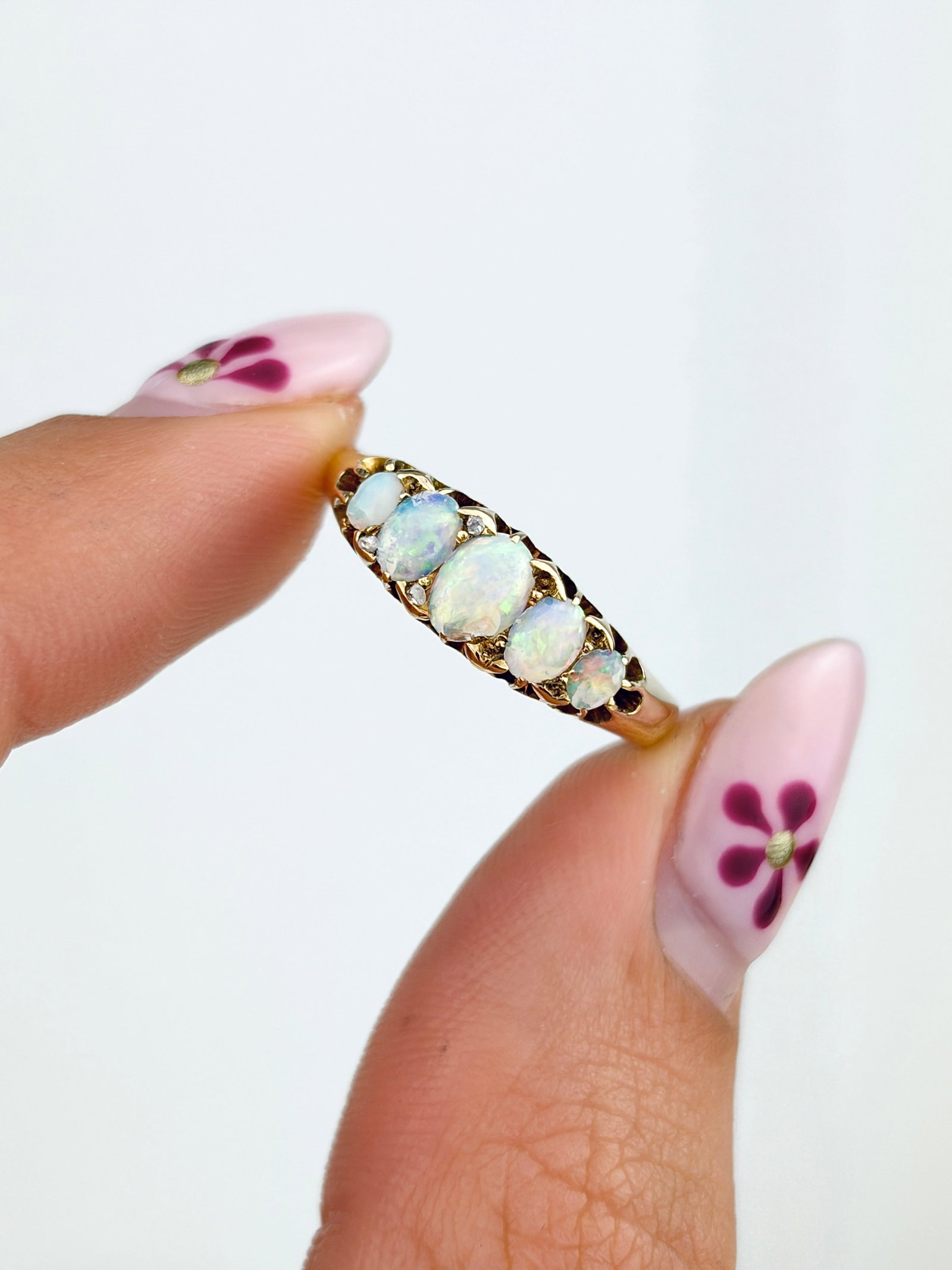 ANTIQUE EDWARDIAN OPAL 5 STONE RING IN 18CT YELLOW GOLD - 5