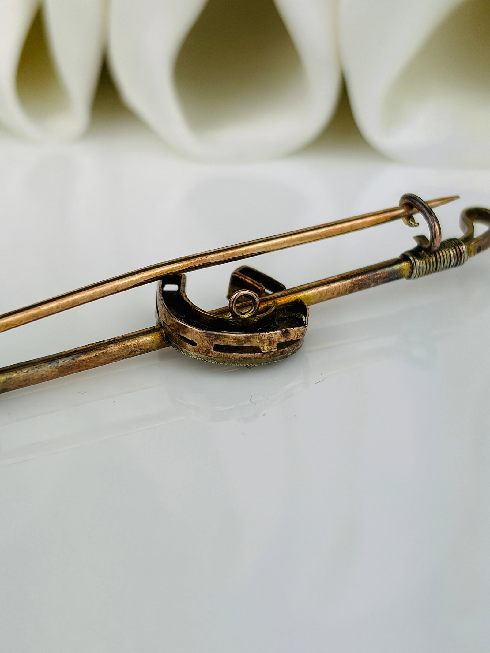 Antique Gold Diamond Horseshoe Brooch in Green Velvet Box - 7