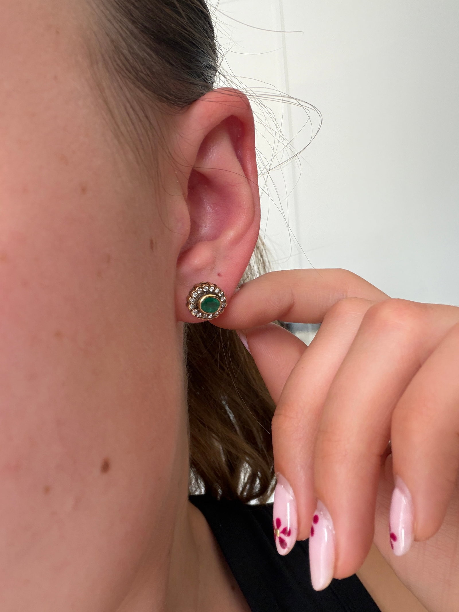 WONDERFUL 9CT YELLOW GOLD EMERALD AND DIAMOND CLUSTER STUD EARRINGS - 5
