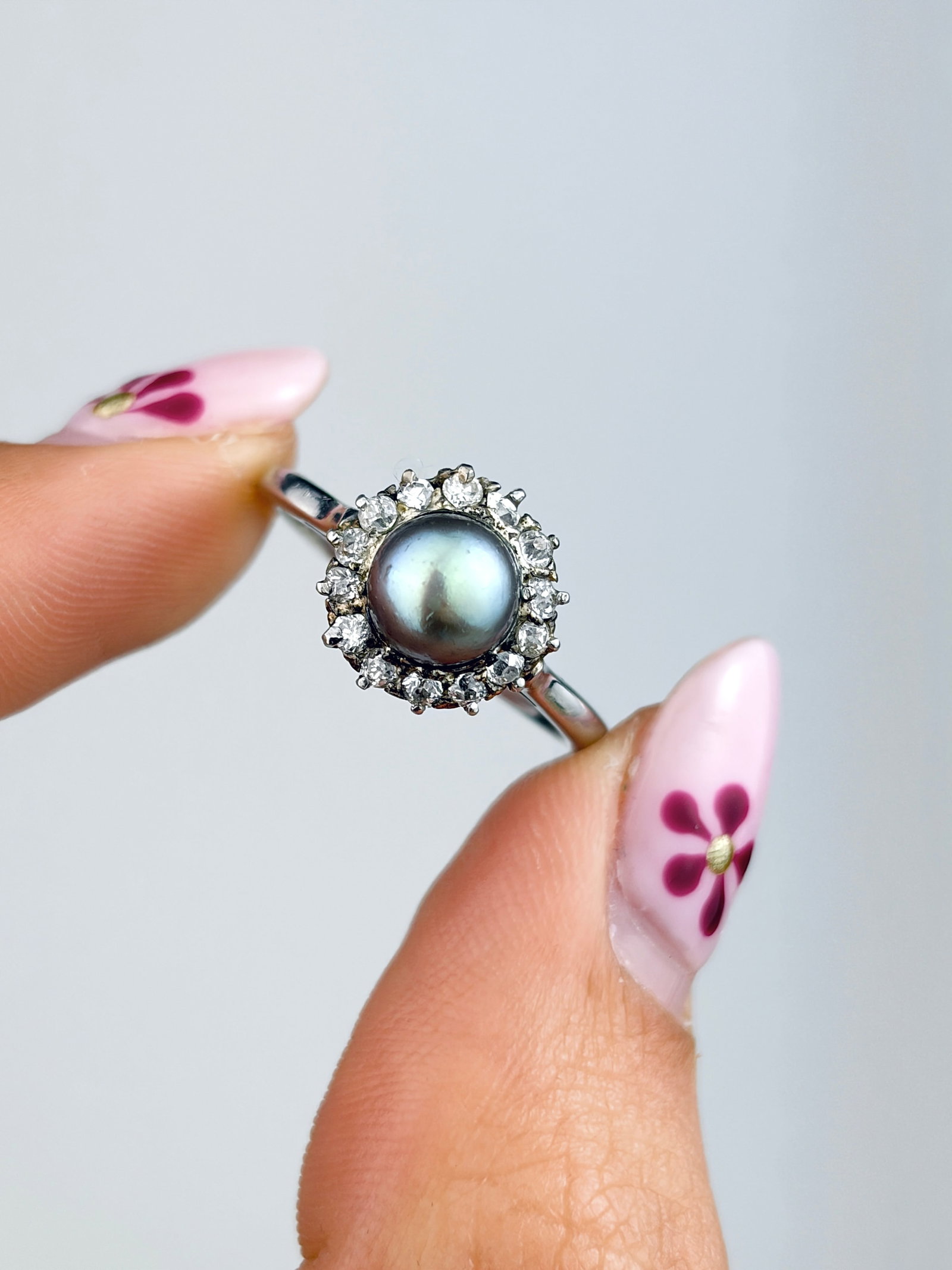 ANTIQUE PLATINUM AND 18CT GOLD BLACK PEARL AND DIAMOND CLUSTER RING - 6