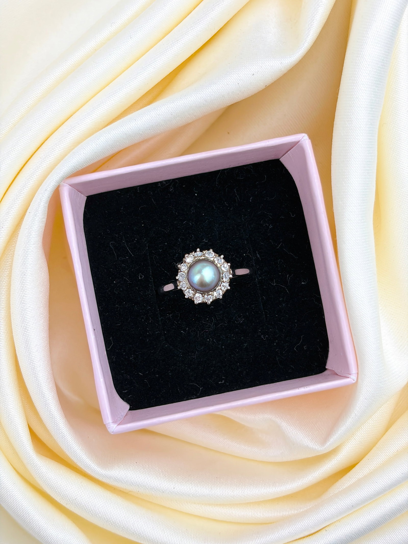 ANTIQUE PLATINUM AND 18CT GOLD BLACK PEARL AND DIAMOND CLUSTER RING - 8