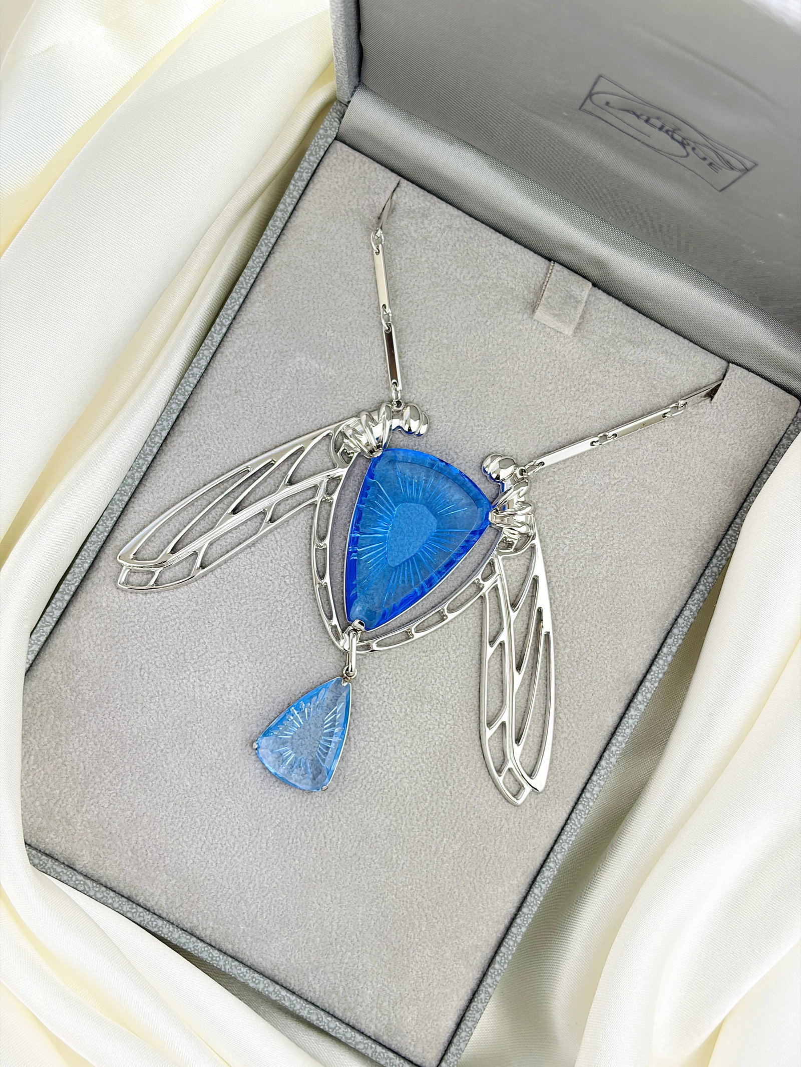 LALIQUE STERLING SILVER BLUE CRYSTAL DRAGONFLY NECKLACE: LALIQUE STERLING SILVER BLUE CRYSTAL DRAGONFLY NECKLACE Stunning necklace from Laliques 'Ice Light' collection.