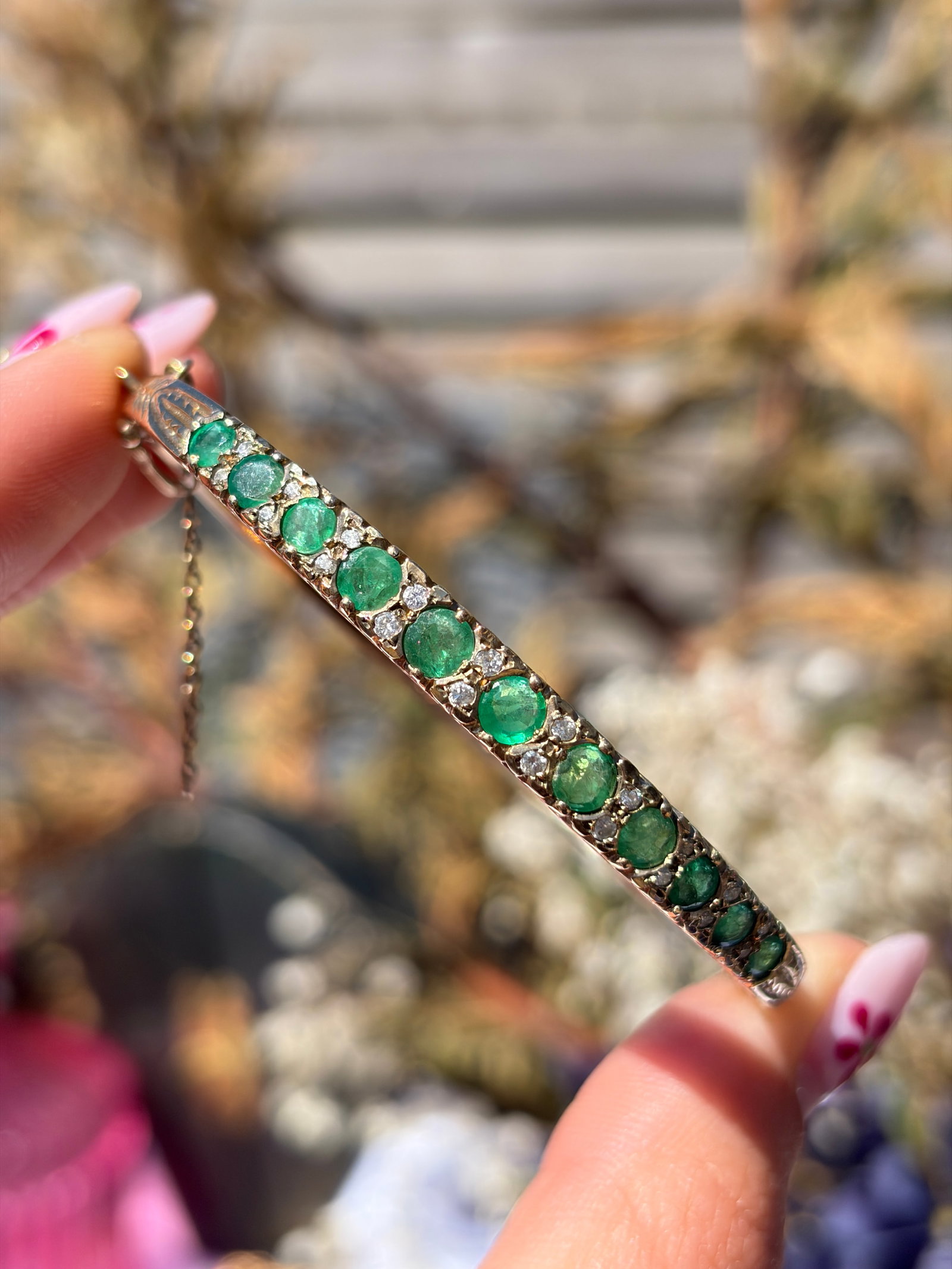 VINTAGE 9CT YELLOW GOLD EMERALD AND DIAMOND HINGED BANGLE - 2