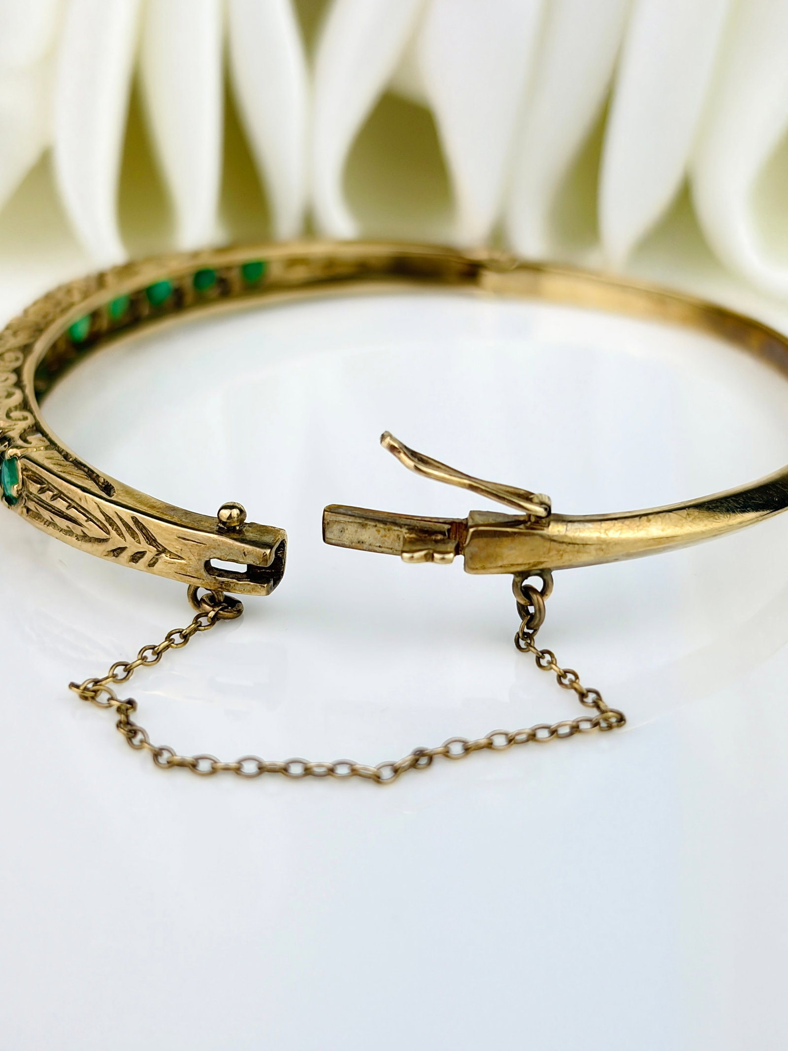 VINTAGE 9CT YELLOW GOLD EMERALD AND DIAMOND HINGED BANGLE - 5