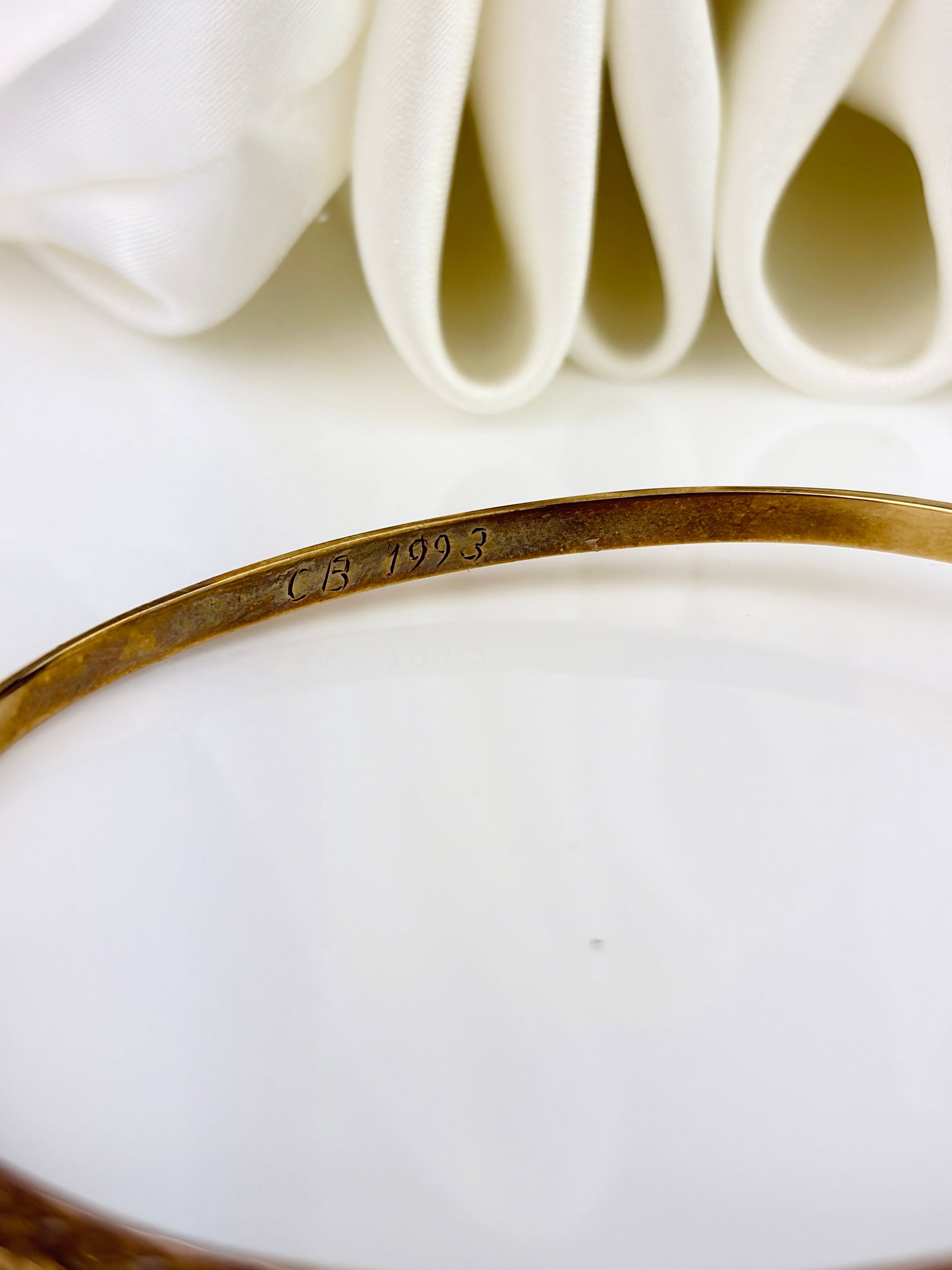 VINTAGE 9CT YELLOW GOLD EMERALD AND DIAMOND HINGED BANGLE - 6