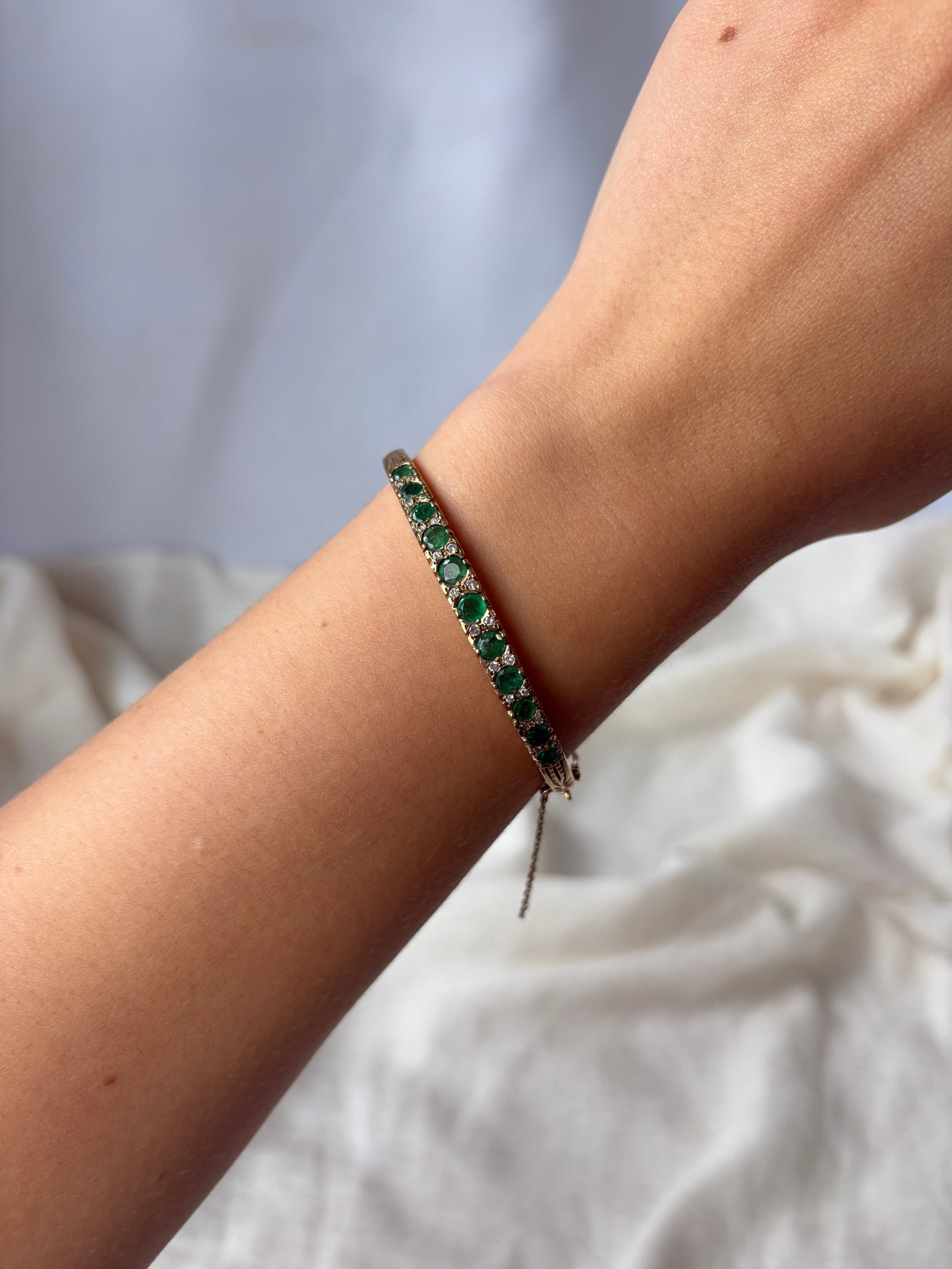 VINTAGE 9CT YELLOW GOLD EMERALD AND DIAMOND HINGED BANGLE - 8