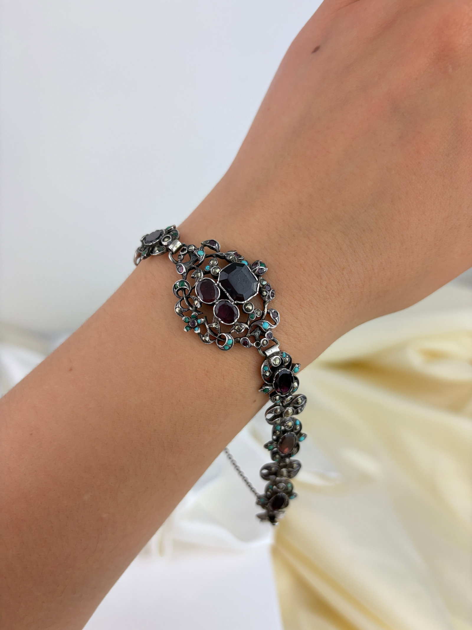 RARE ANTIQUE AUSTRO HUNGARIAN SILVER FLAT CUT GARNET TURQUOISE AND CUT STEEL BRACELET AF - 4