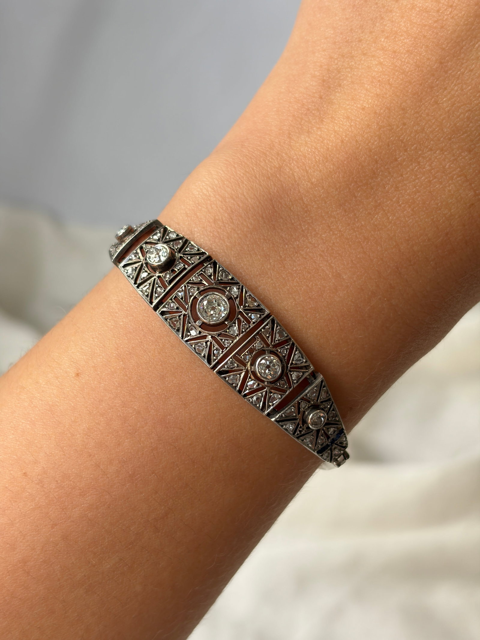 ANTIQUE ART DECO ERA DIAMOND AND SAPPHIRE BRACELET IN PLATINUM - 10