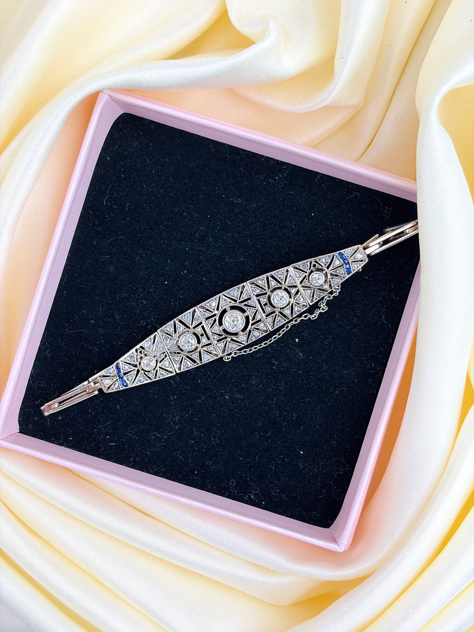 ANTIQUE ART DECO ERA DIAMOND AND SAPPHIRE BRACELET IN PLATINUM - 8