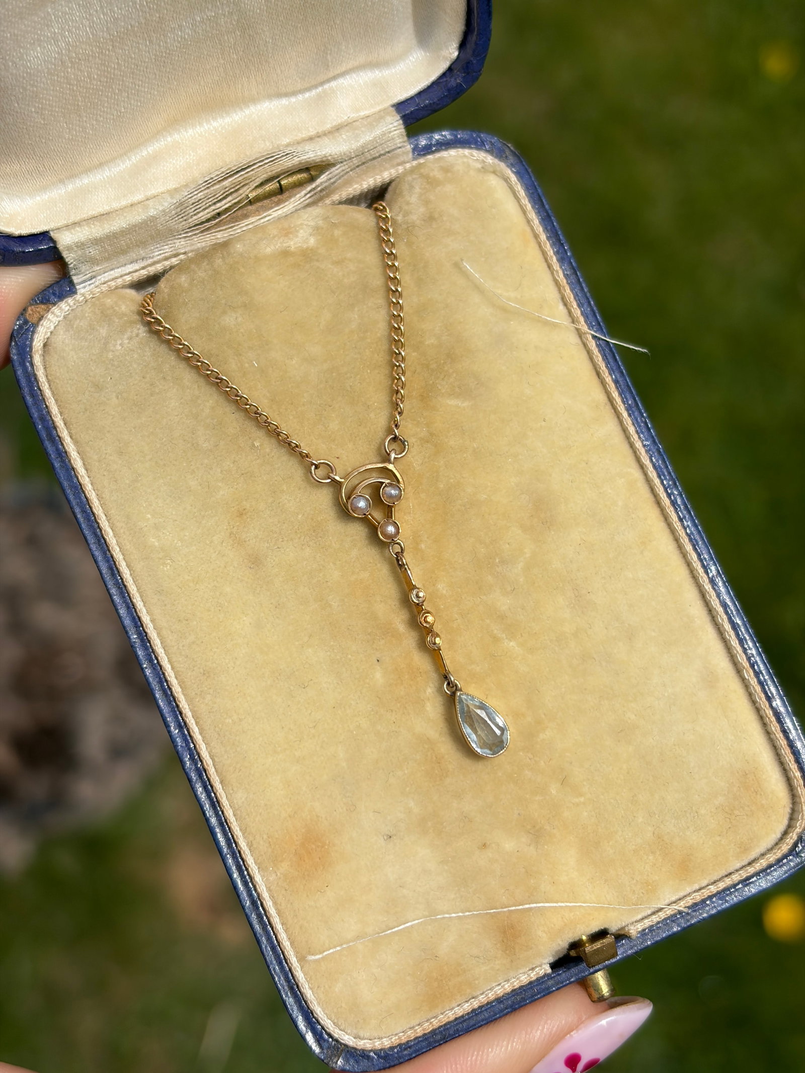 ANTIQUE BOXED 9CT YELLOW GOLD PEARL AND AQUAMARINE DROP NECKLACE - 9