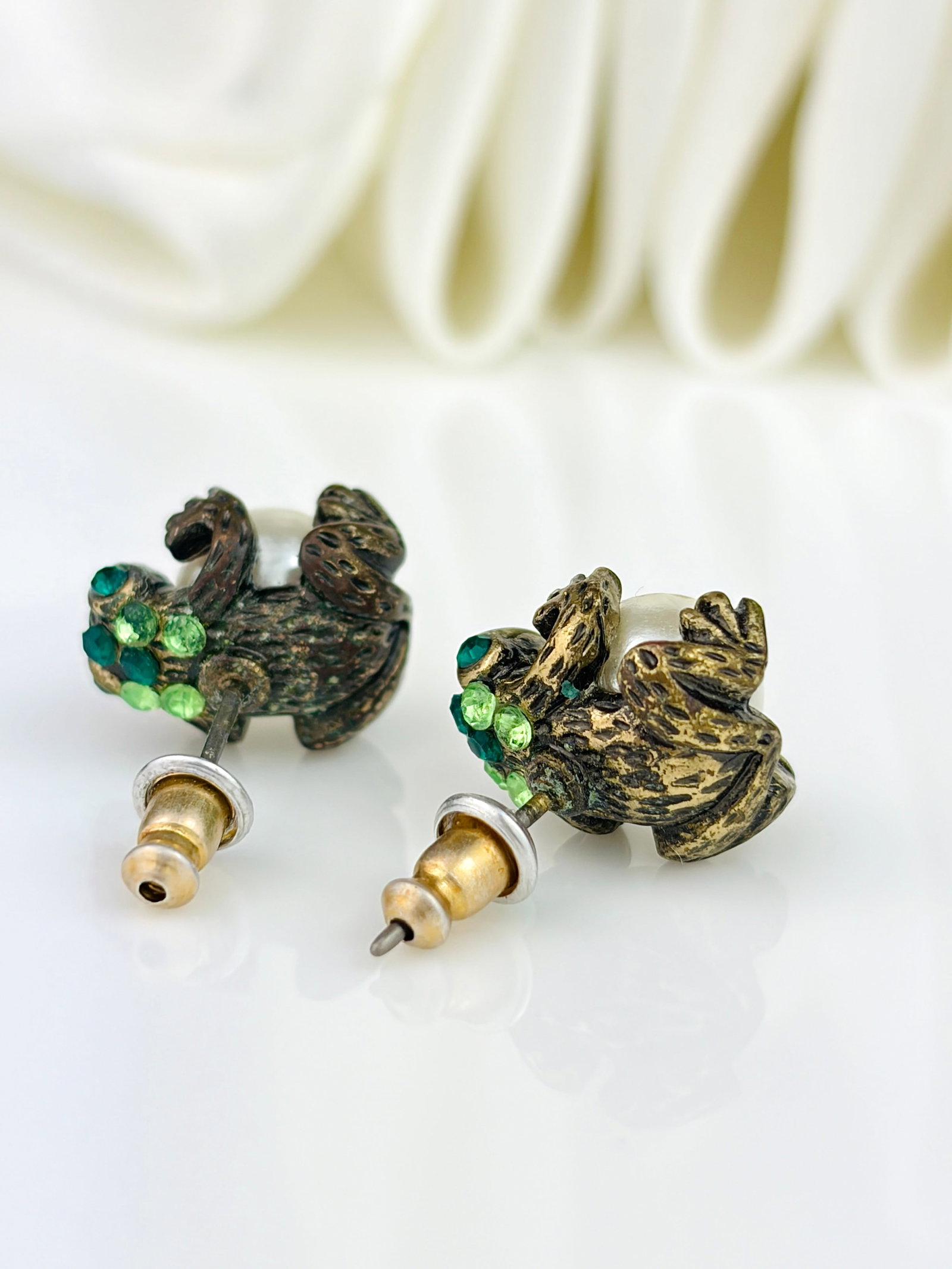 VINTAGE PEARL FROG GREEN PASTE EARRINGS - 5