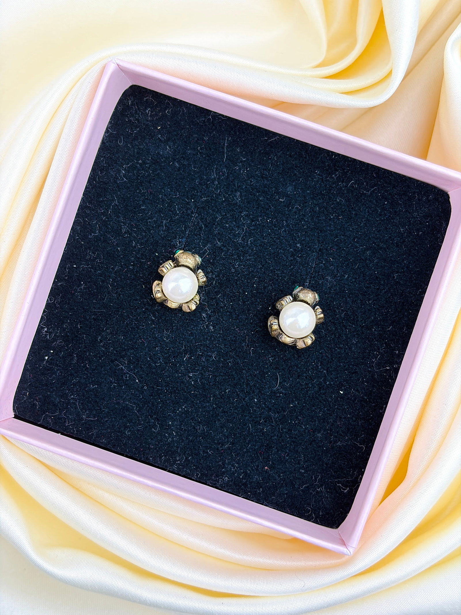 VINTAGE PEARL FROG GREEN PASTE EARRINGS - 6