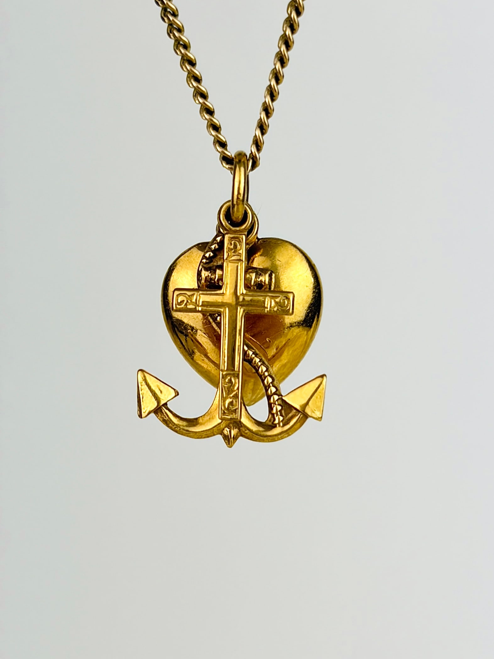 VINTAGE 9CT YELLOW GOLD FAITH HOPE AND CHARITY CHARM (1 of 7)